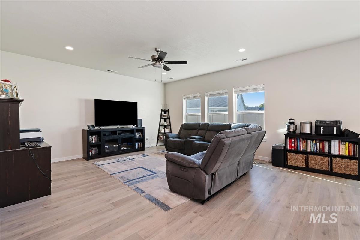 219 W Willow Dale Dr. Property Photo 11