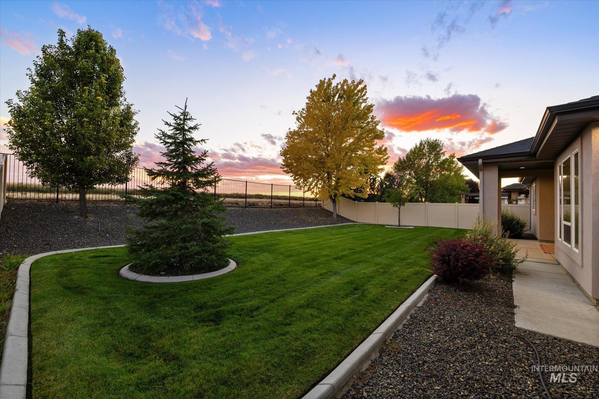 641 E Crest Ridge Dr Property Photo 4