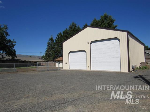1777 4th Ave. Property Photo 3