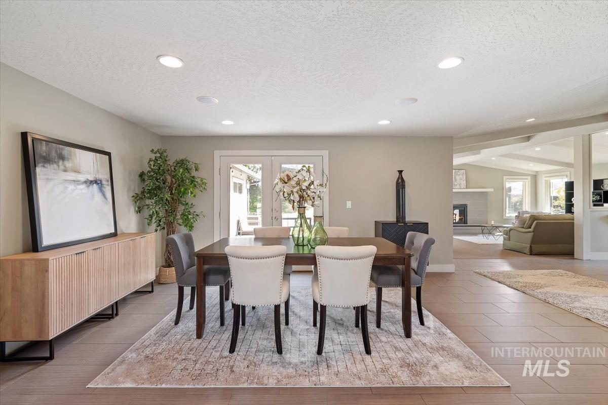 709 E Braemere Property Photo 3
