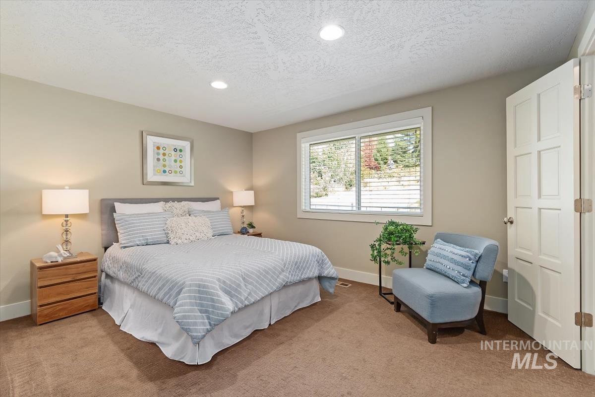 709 E Braemere Property Photo 20