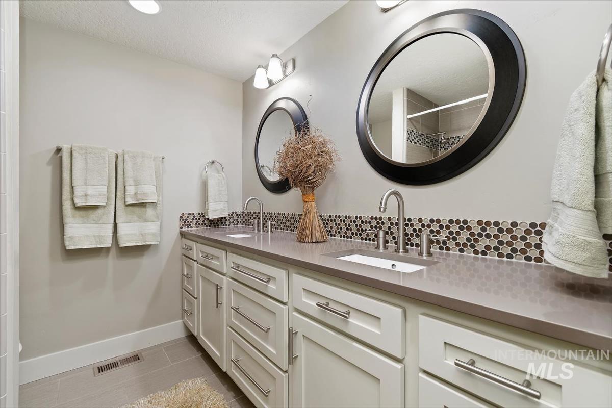 709 E Braemere Property Photo 24