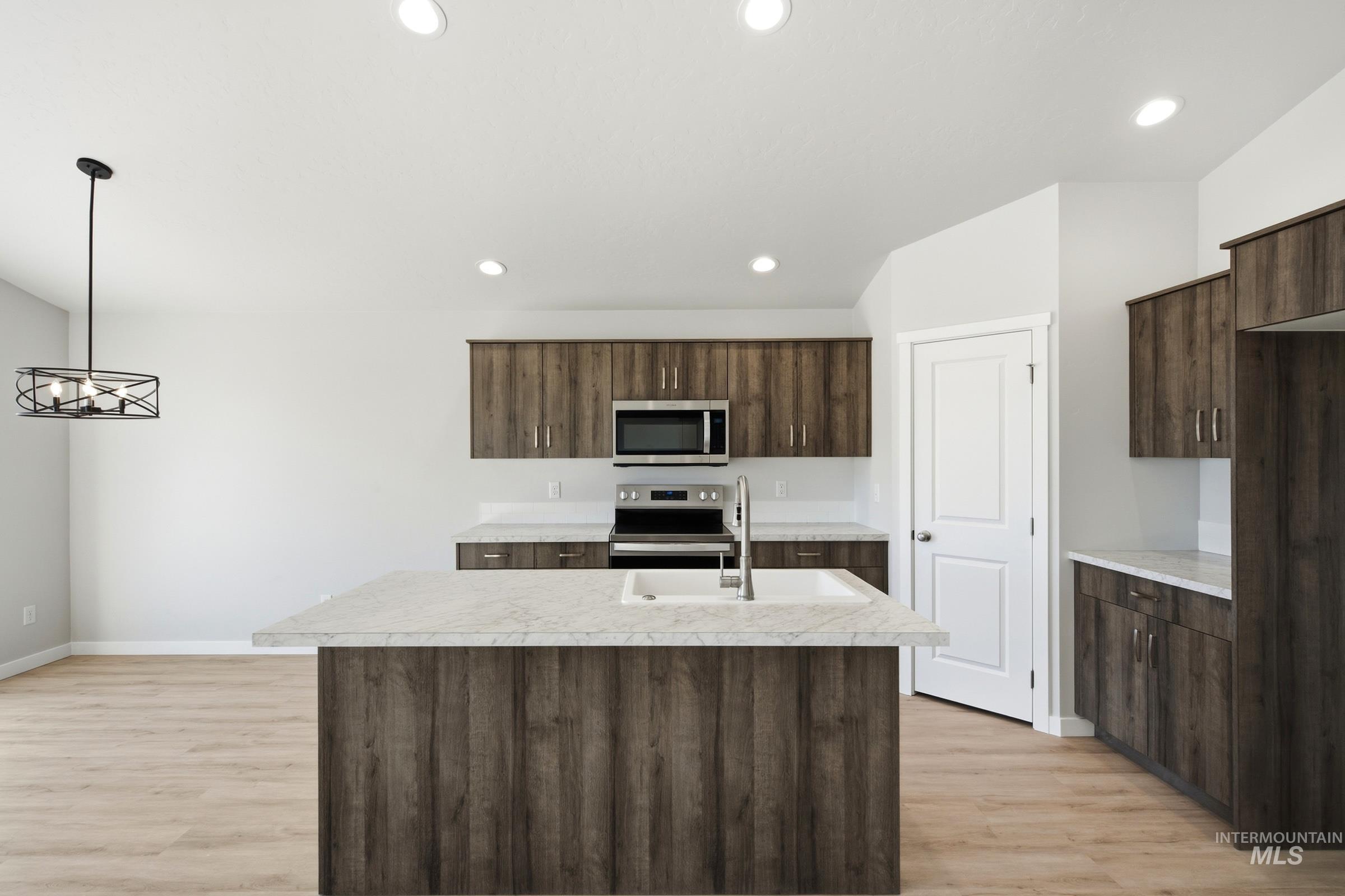 4486 S Amsterdam Ave Property Photo 3