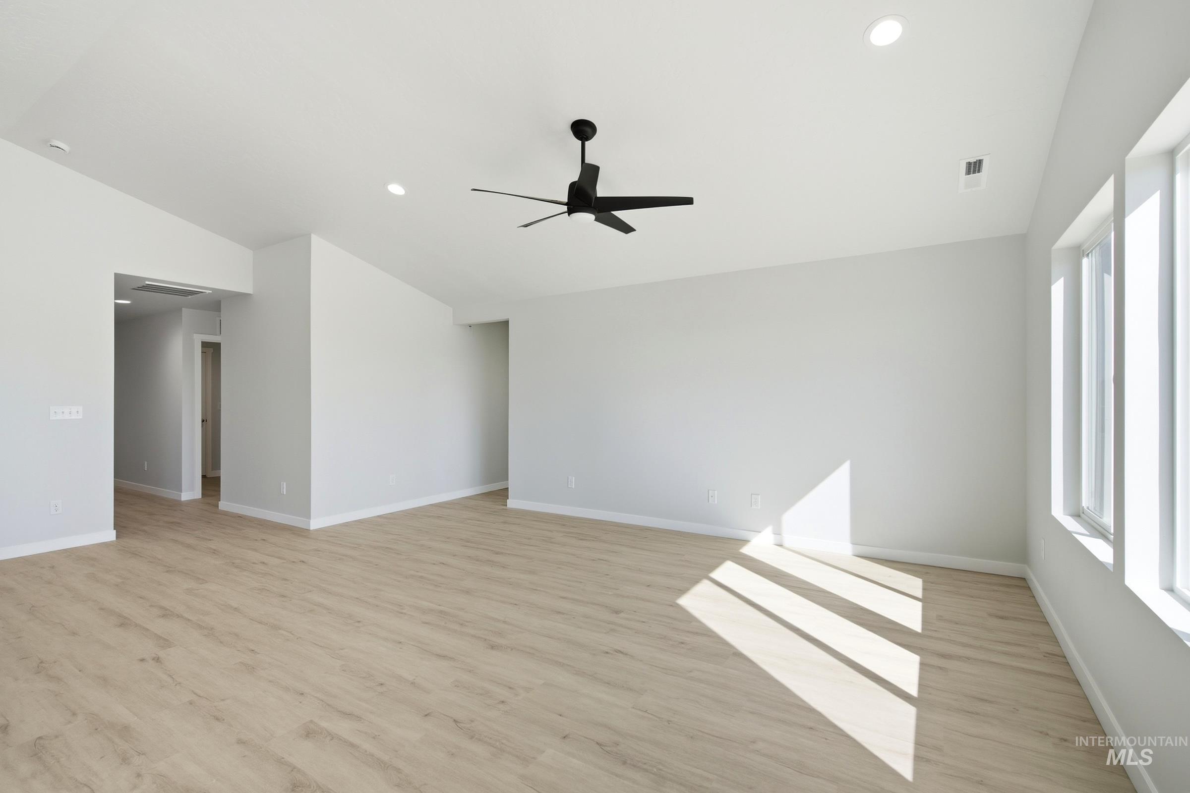 4486 S Amsterdam Ave Property Photo 7