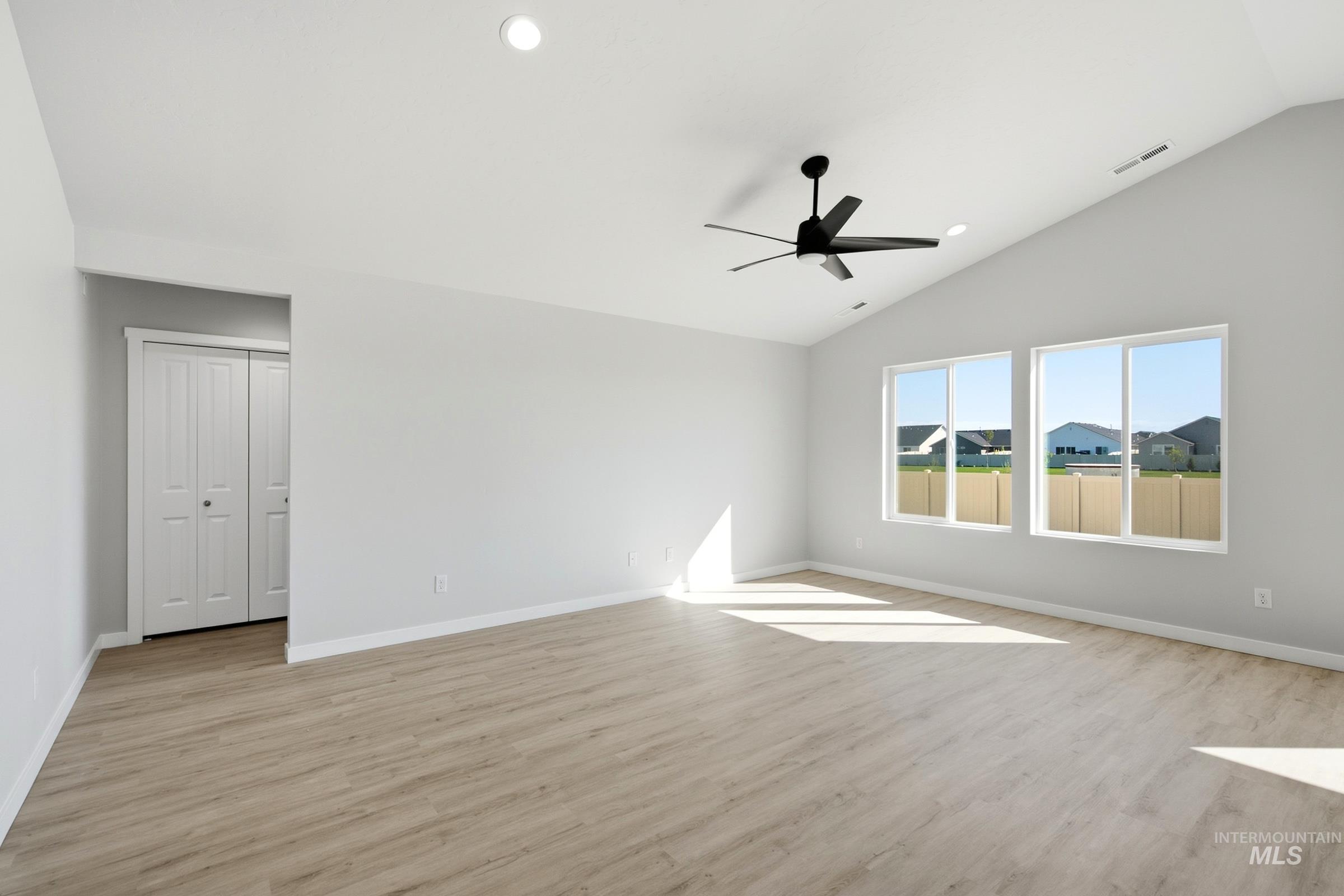 4486 S Amsterdam Ave Property Photo 8
