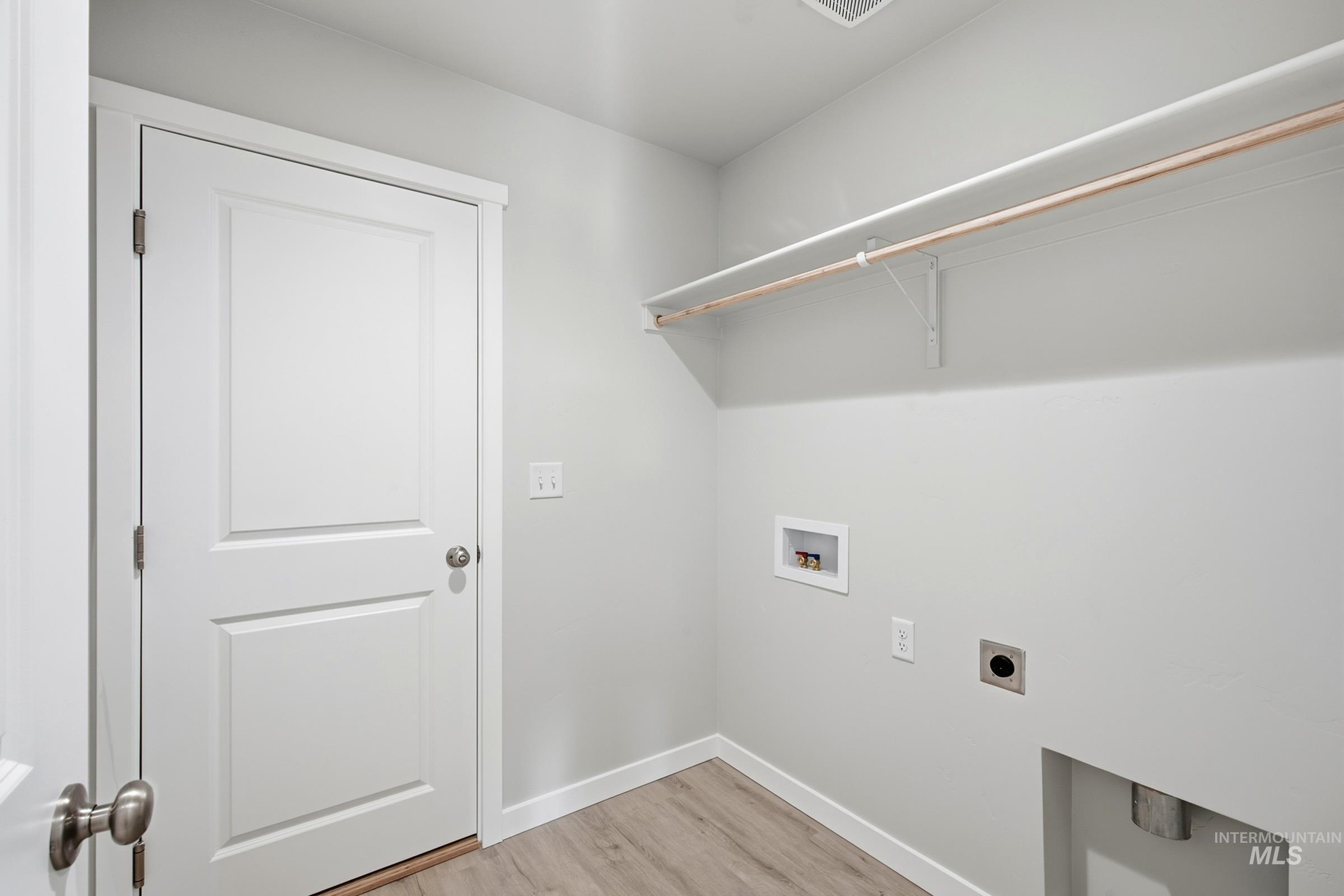 4486 S Amsterdam Ave Property Photo 15