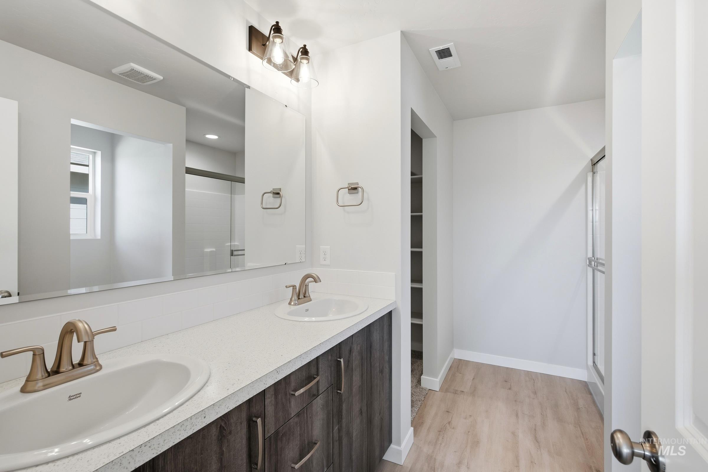 4486 S Amsterdam Ave Property Photo 20