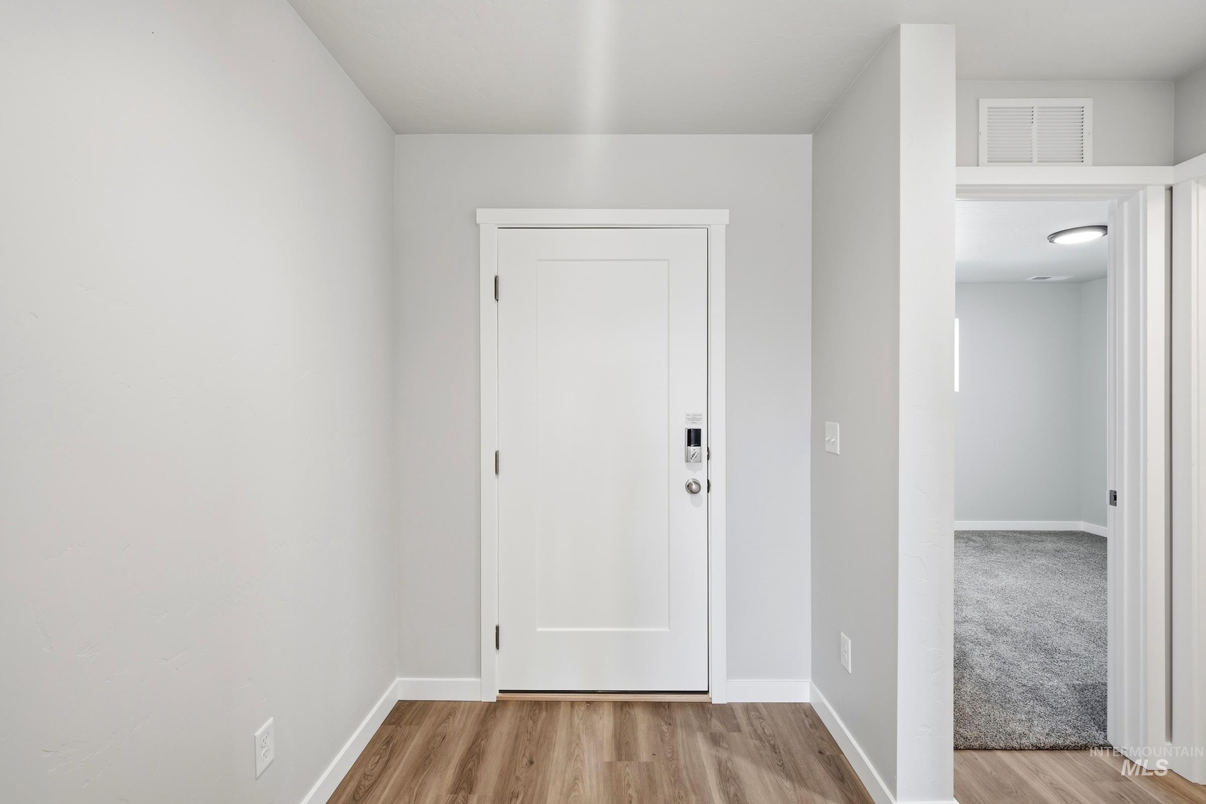 4468 S Amsterdam Ave Property Photo 2