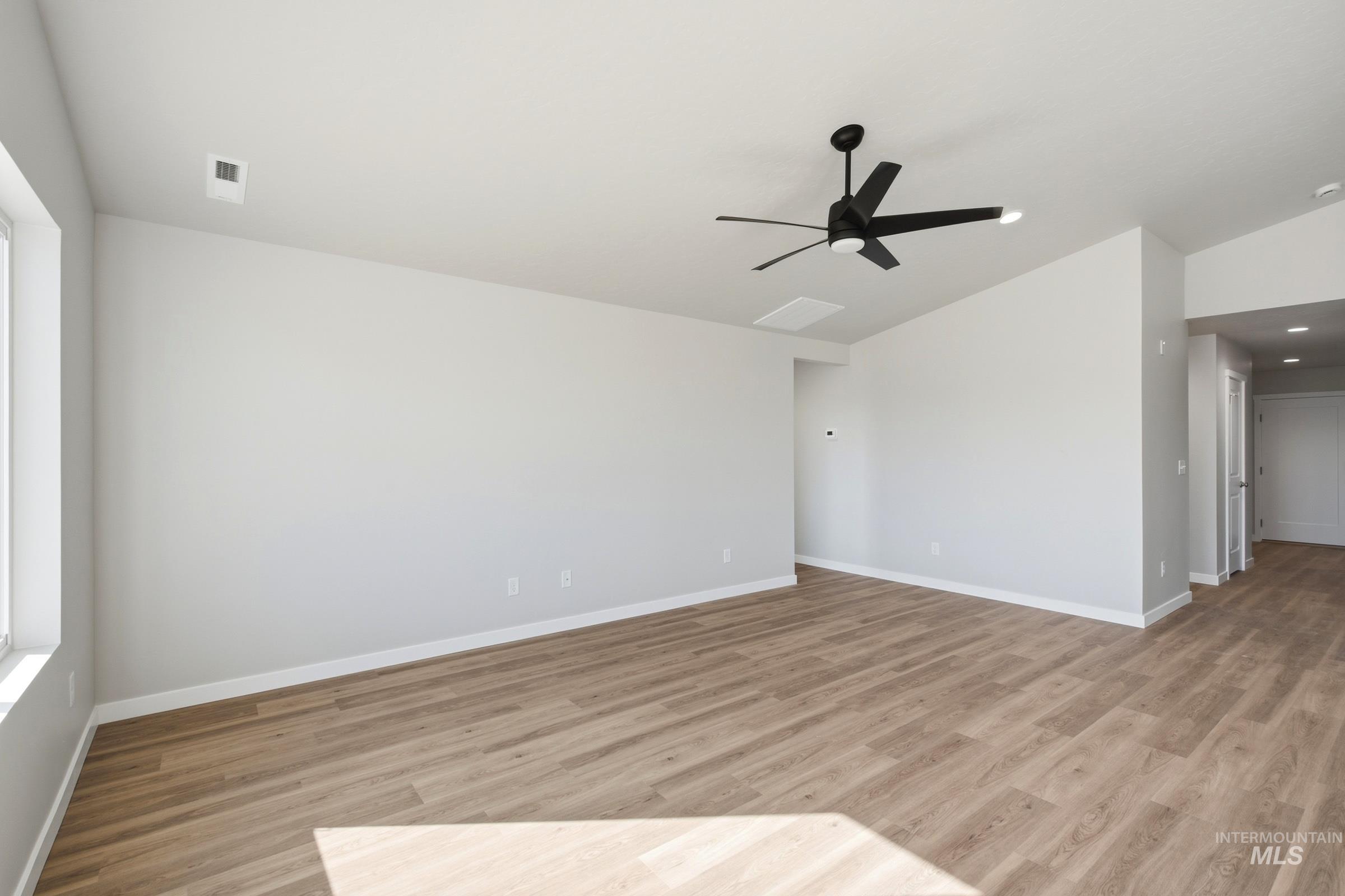 4468 S Amsterdam Ave Property Photo 8