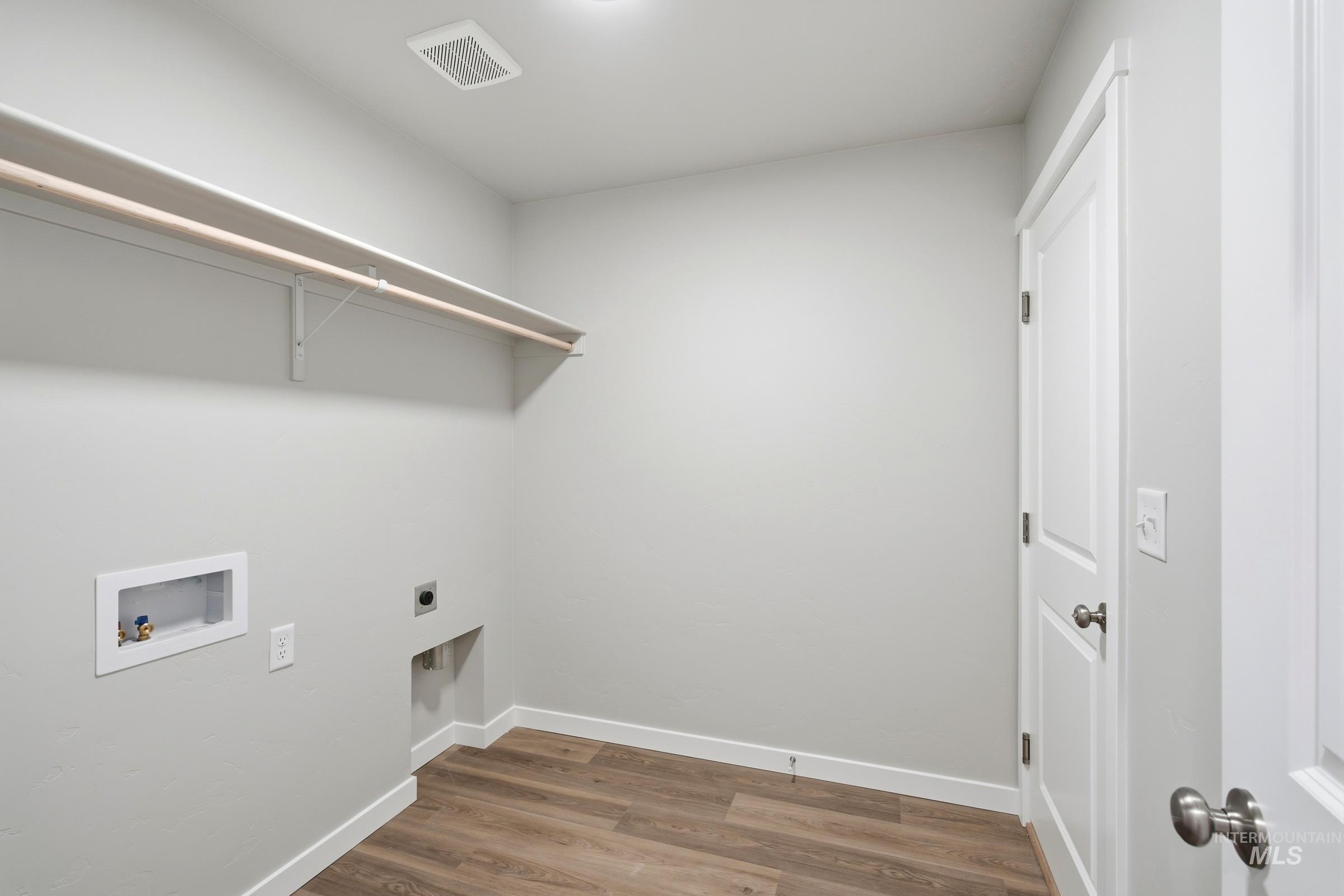 4468 S Amsterdam Ave Property Photo 14