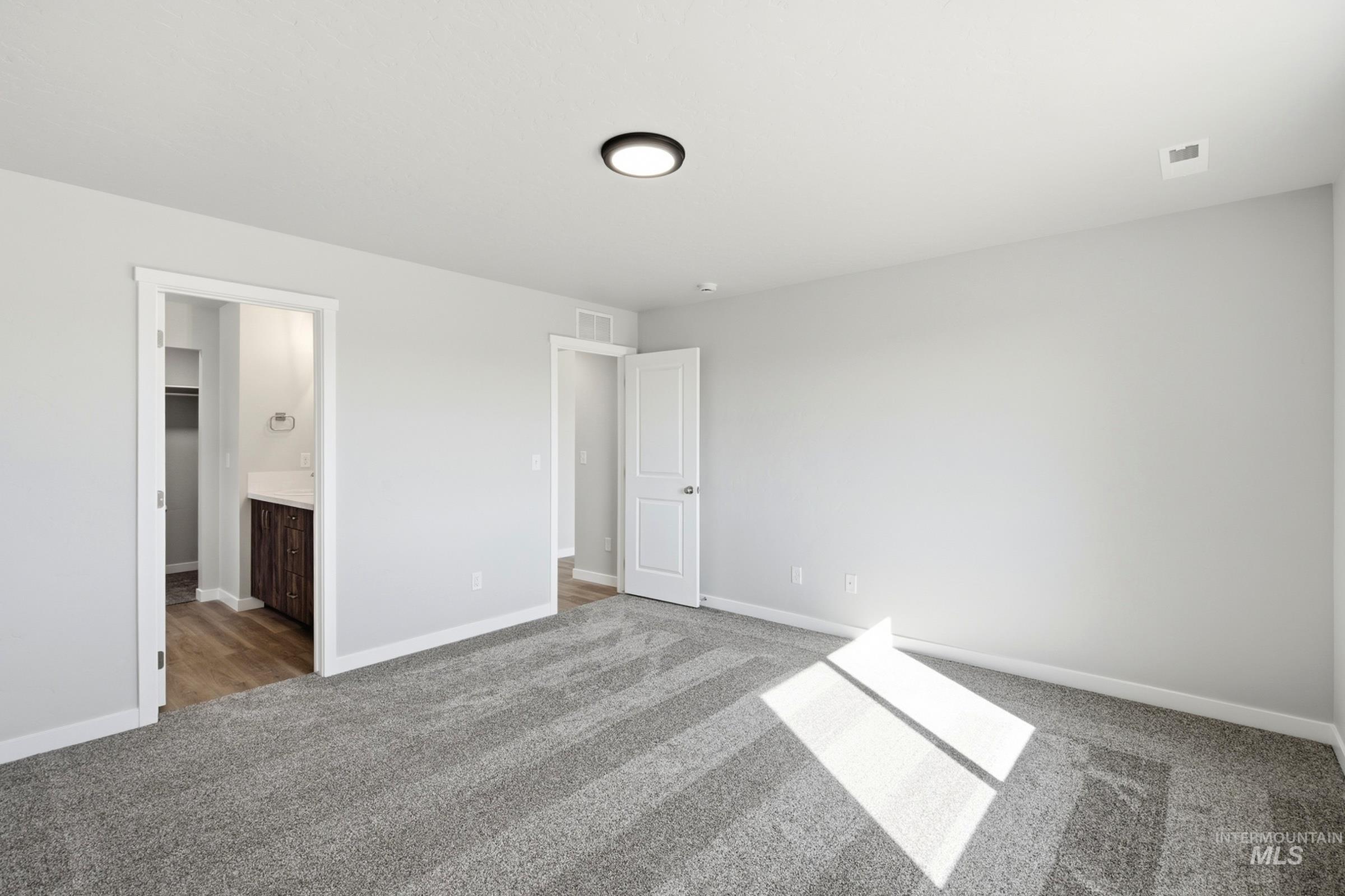 4468 S Amsterdam Ave Property Photo 16