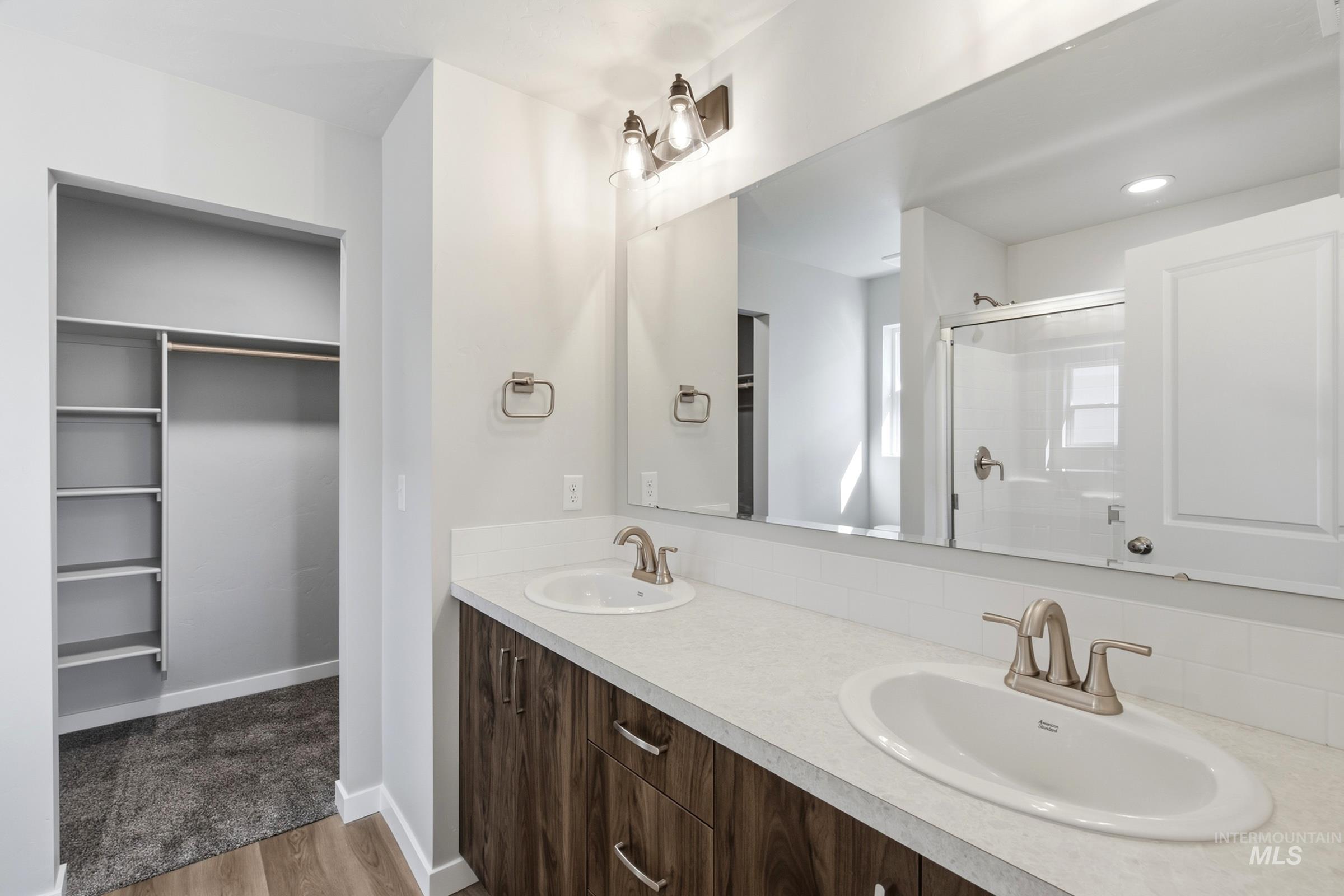 4468 S Amsterdam Ave Property Photo 17