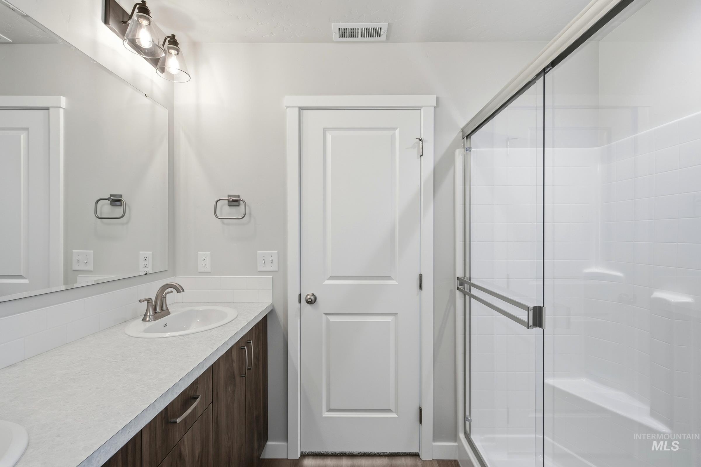 4468 S Amsterdam Ave Property Photo 18