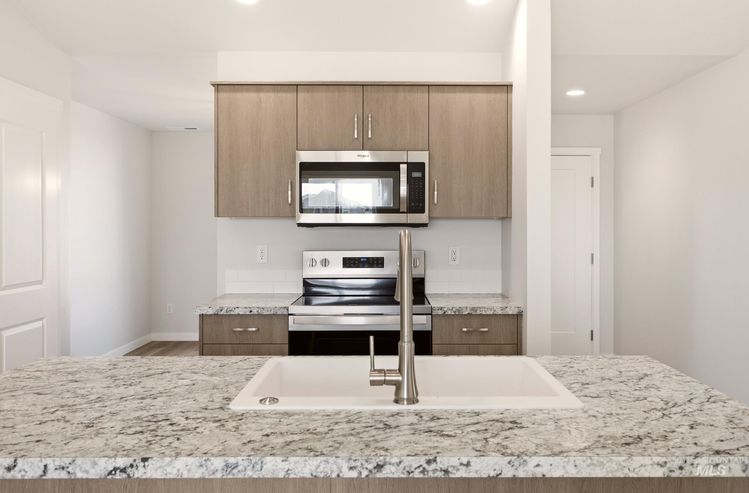 4450 S Amsterdam Ave Property Photo 3