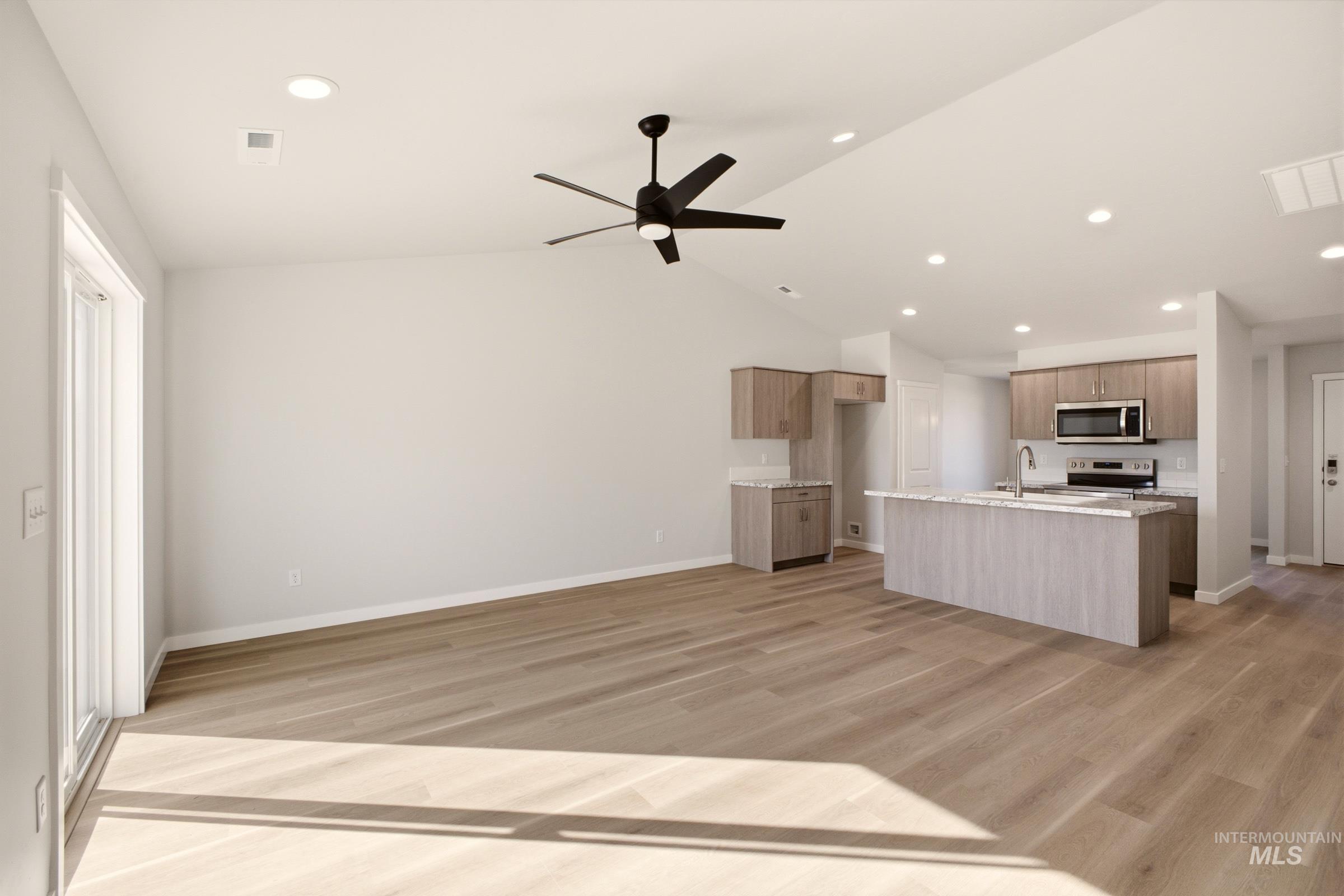 4450 S Amsterdam Ave Property Photo 6