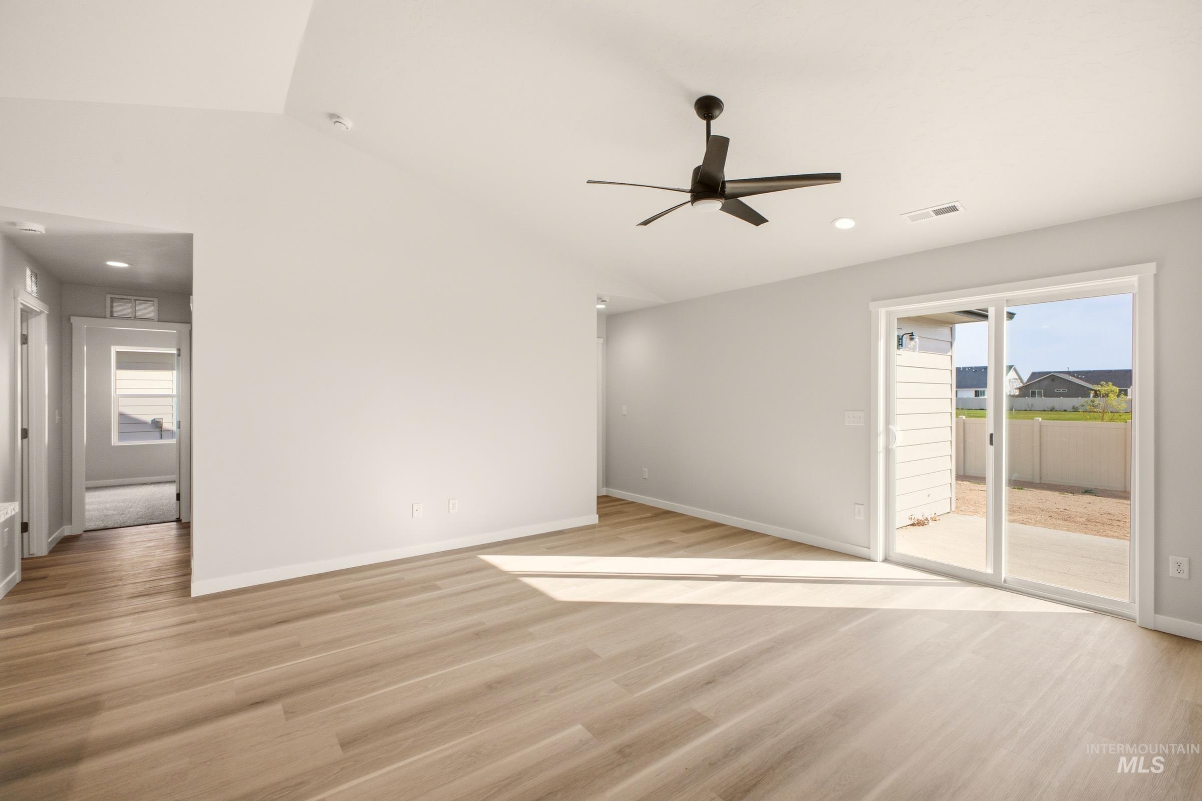 4450 S Amsterdam Ave Property Photo 7