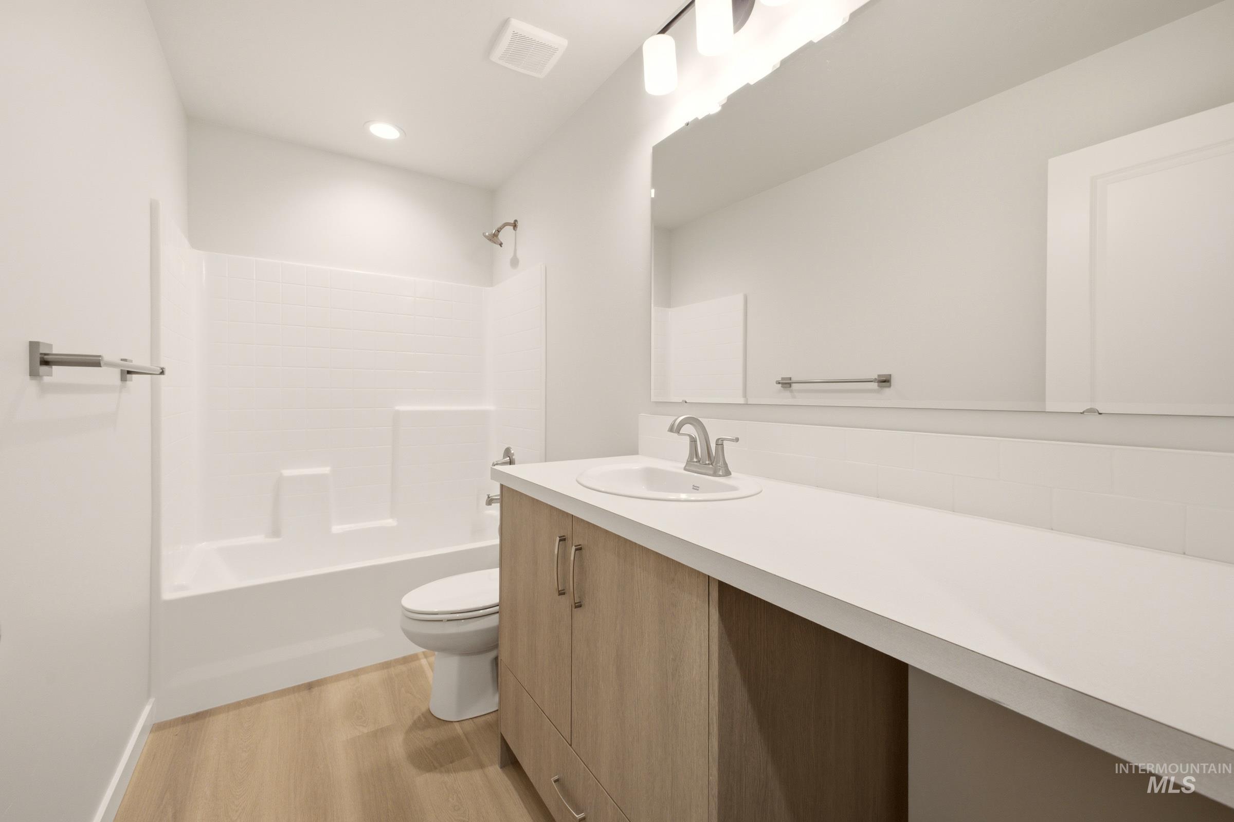 4450 S Amsterdam Ave Property Photo 14