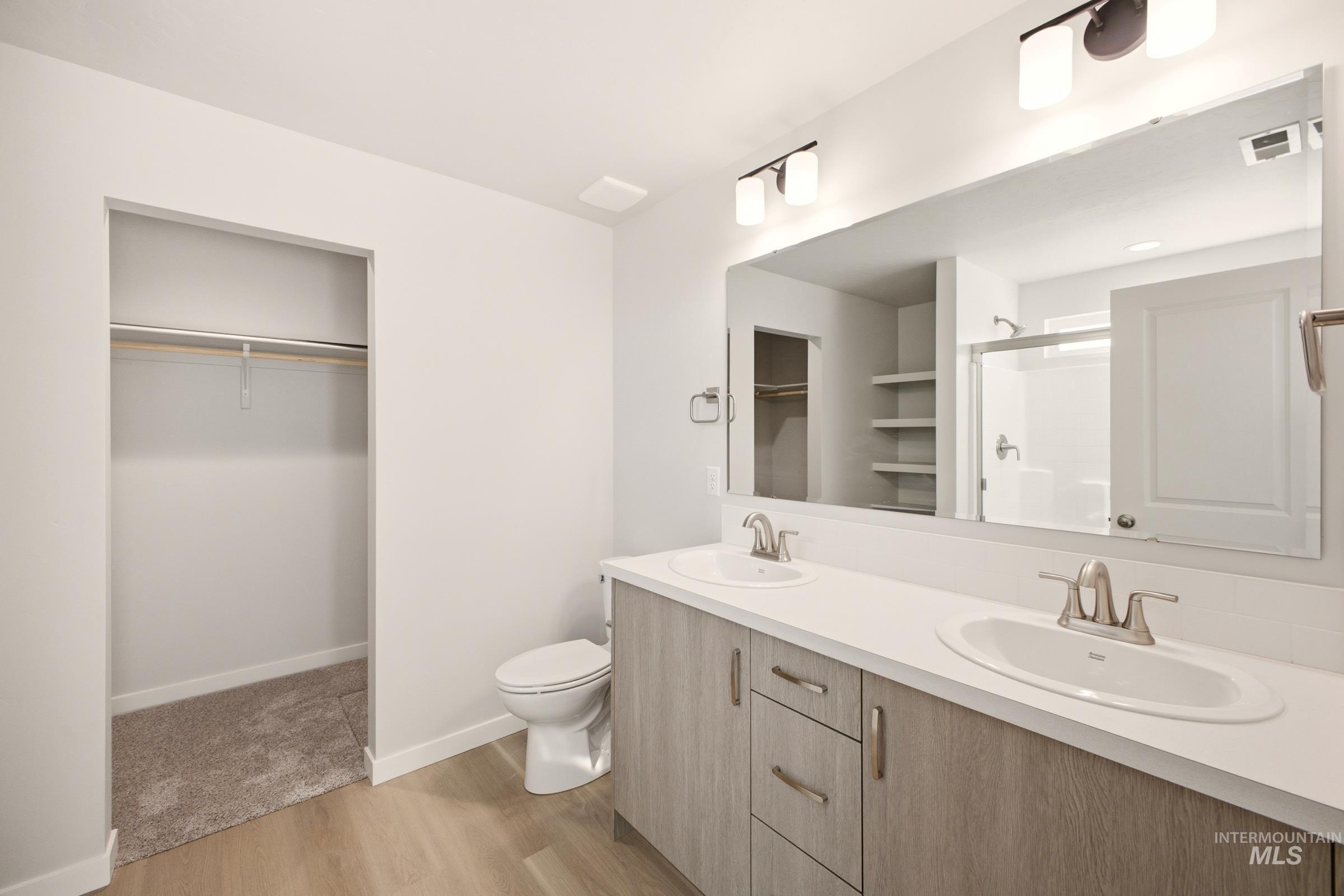 4450 S Amsterdam Ave Property Photo 17