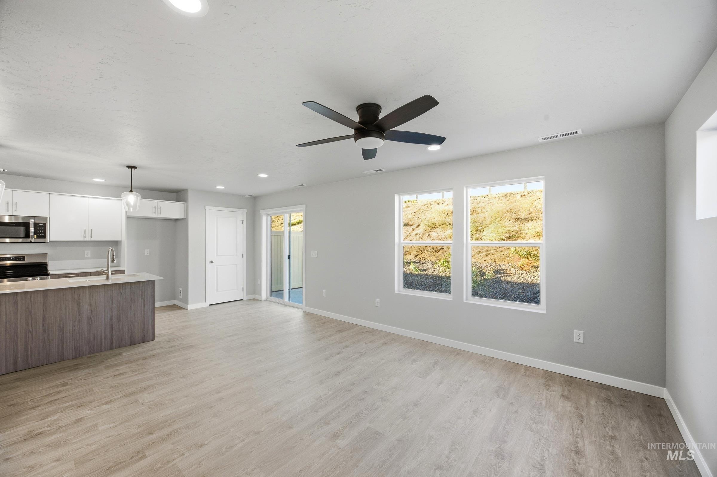 100 Bighorn St Property Photo 8
