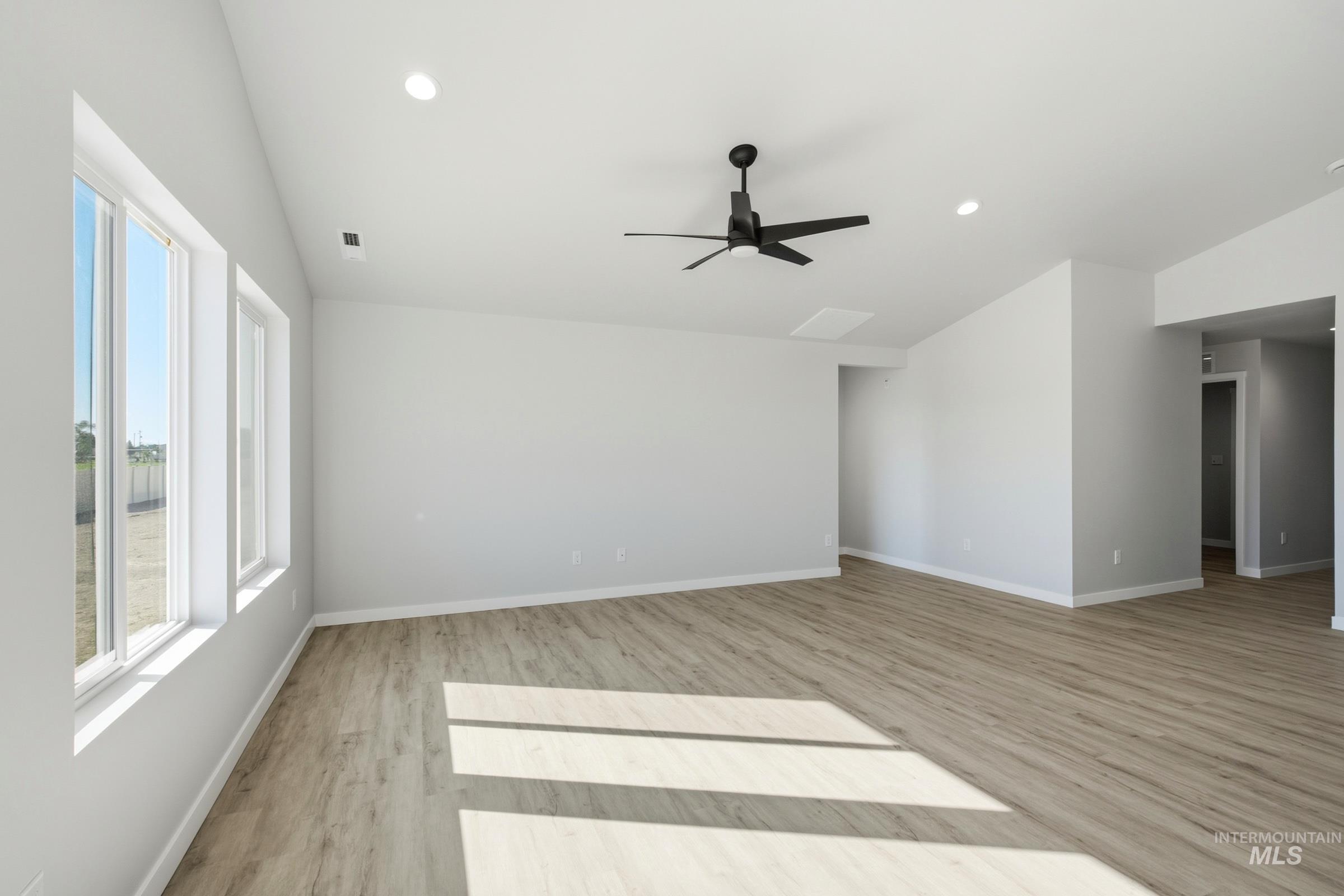 4432 S Amsterdam Ave Property Photo 6