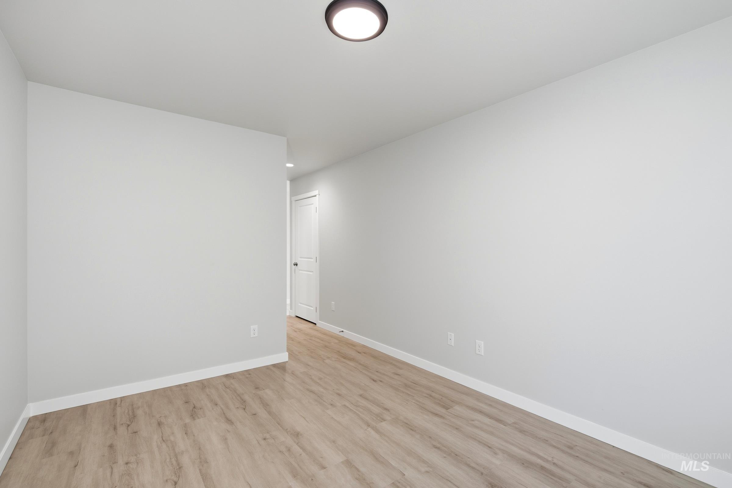 4432 S Amsterdam Ave Property Photo 16