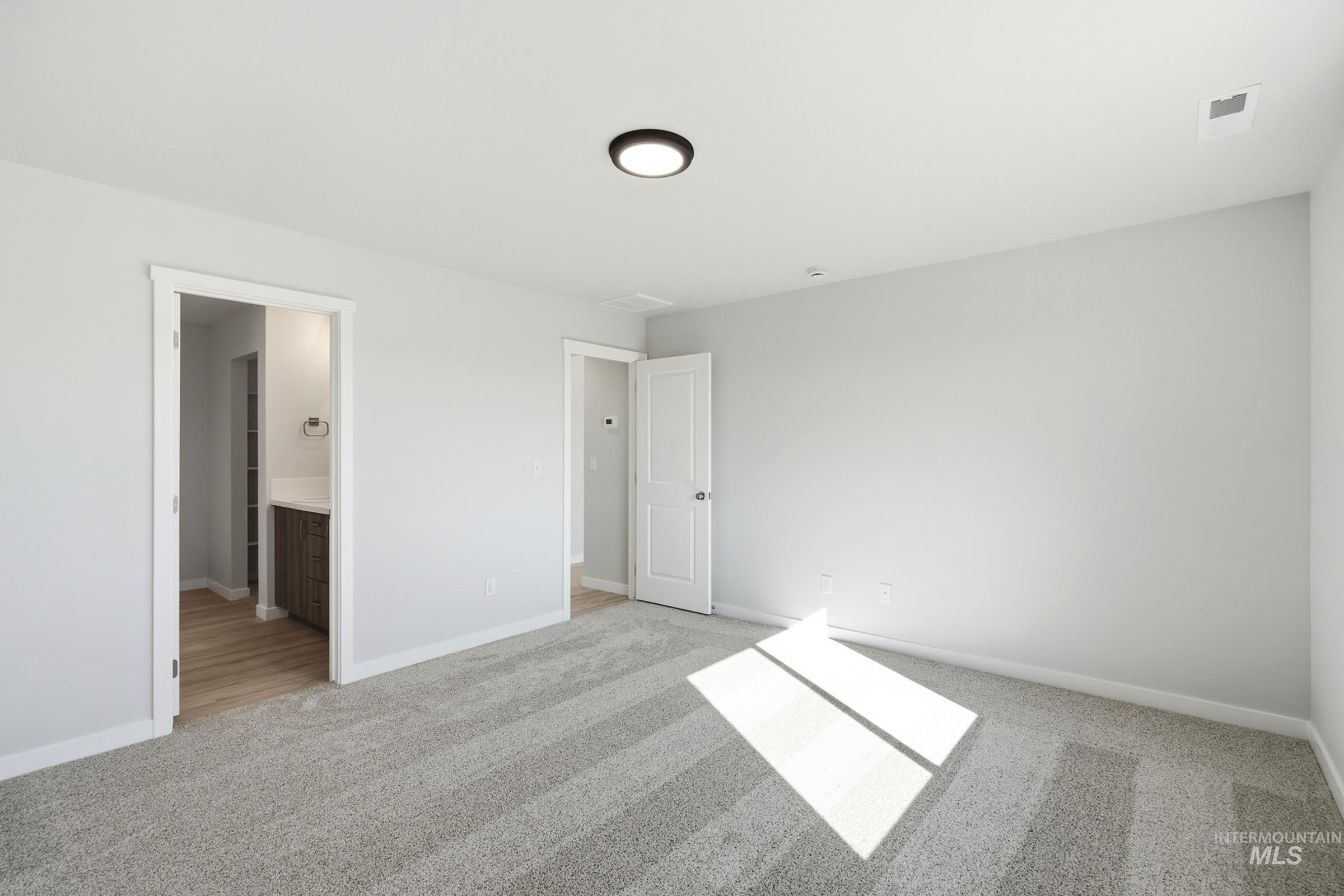 4432 S Amsterdam Ave Property Photo 18