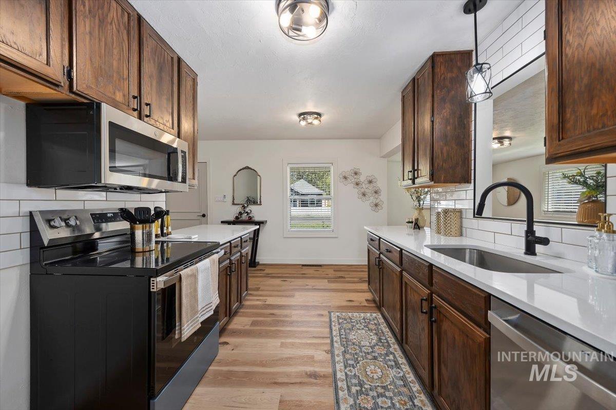 415 Adams Street Property Photo 11