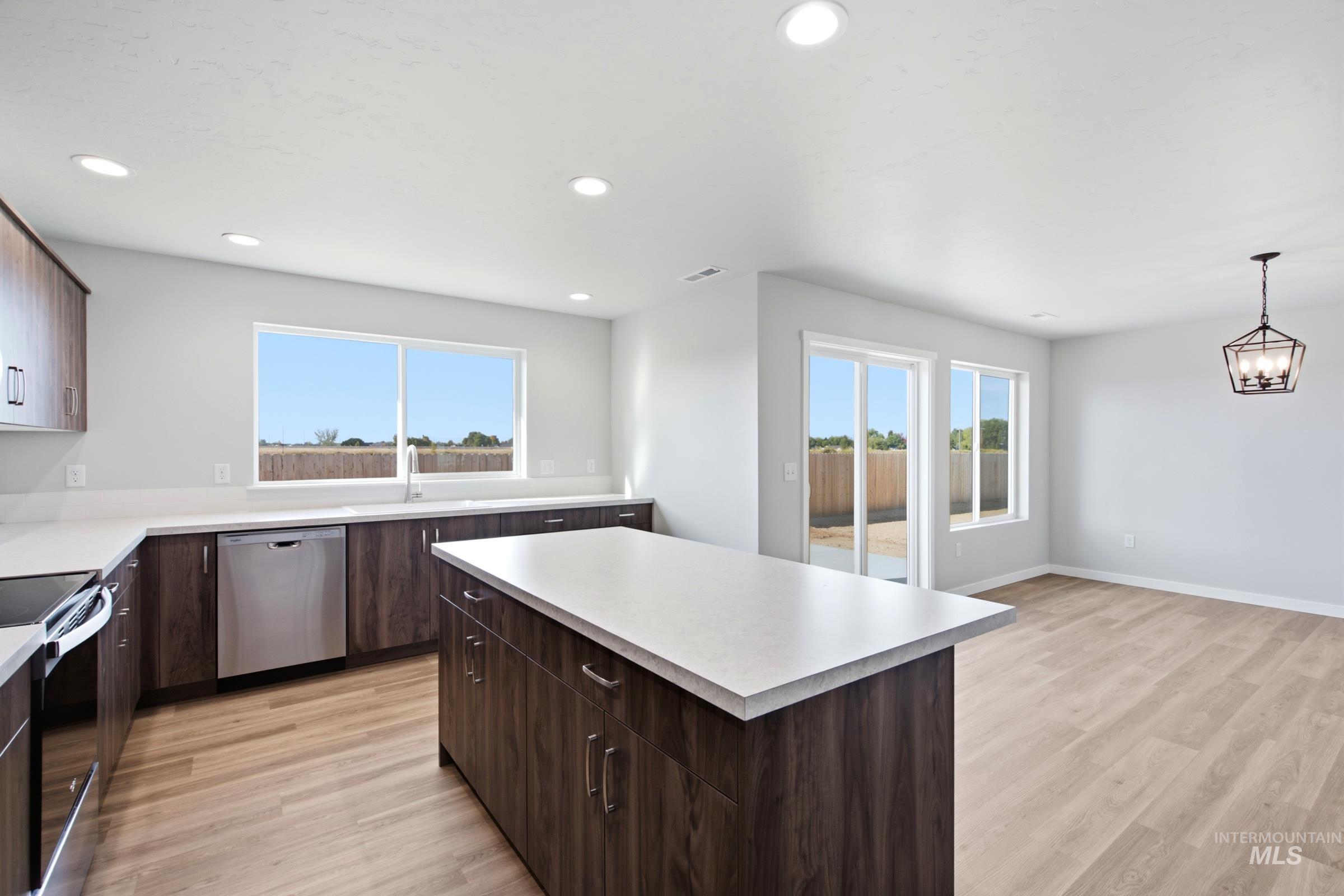 1789 Gyrfalcon St Property Photo 6