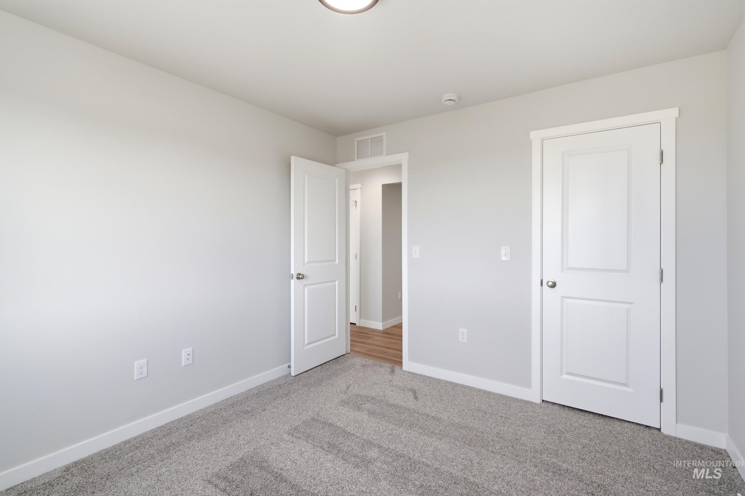 1789 Gyrfalcon St Property Photo 14