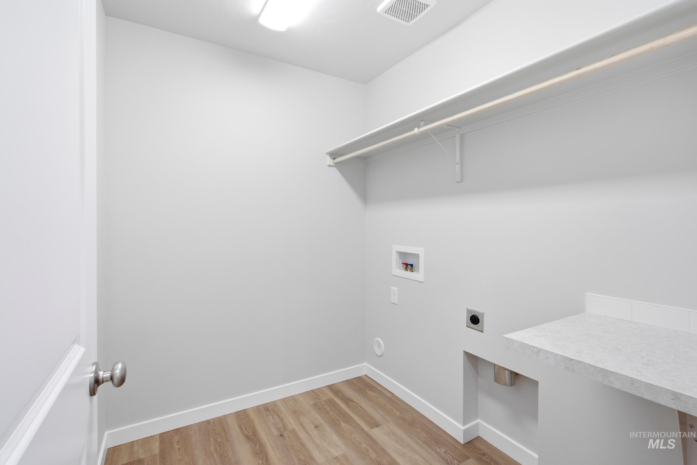 1789 Gyrfalcon St Property Photo 15