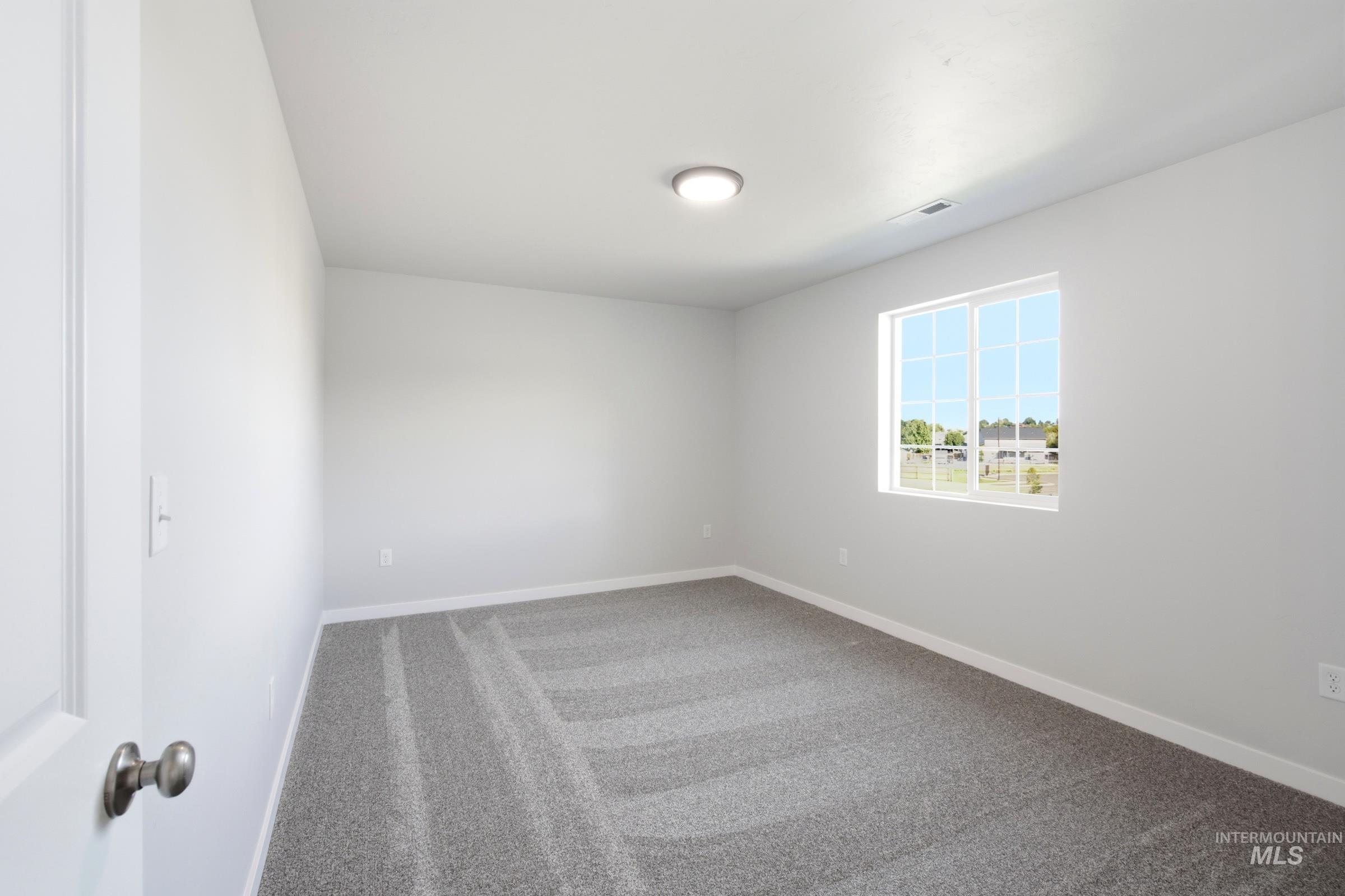 1789 Gyrfalcon St Property Photo 21