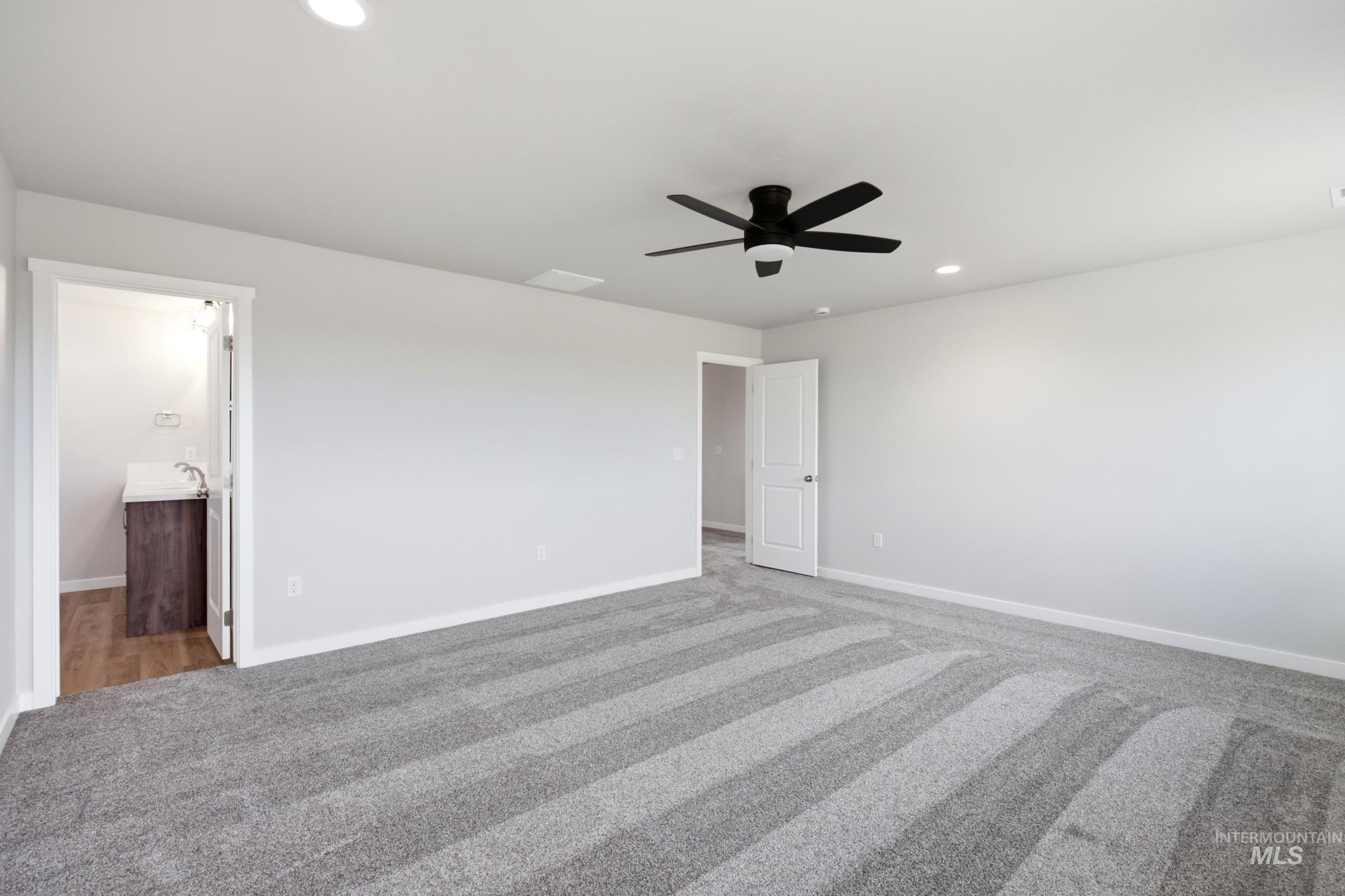 1789 Gyrfalcon St Property Photo 27
