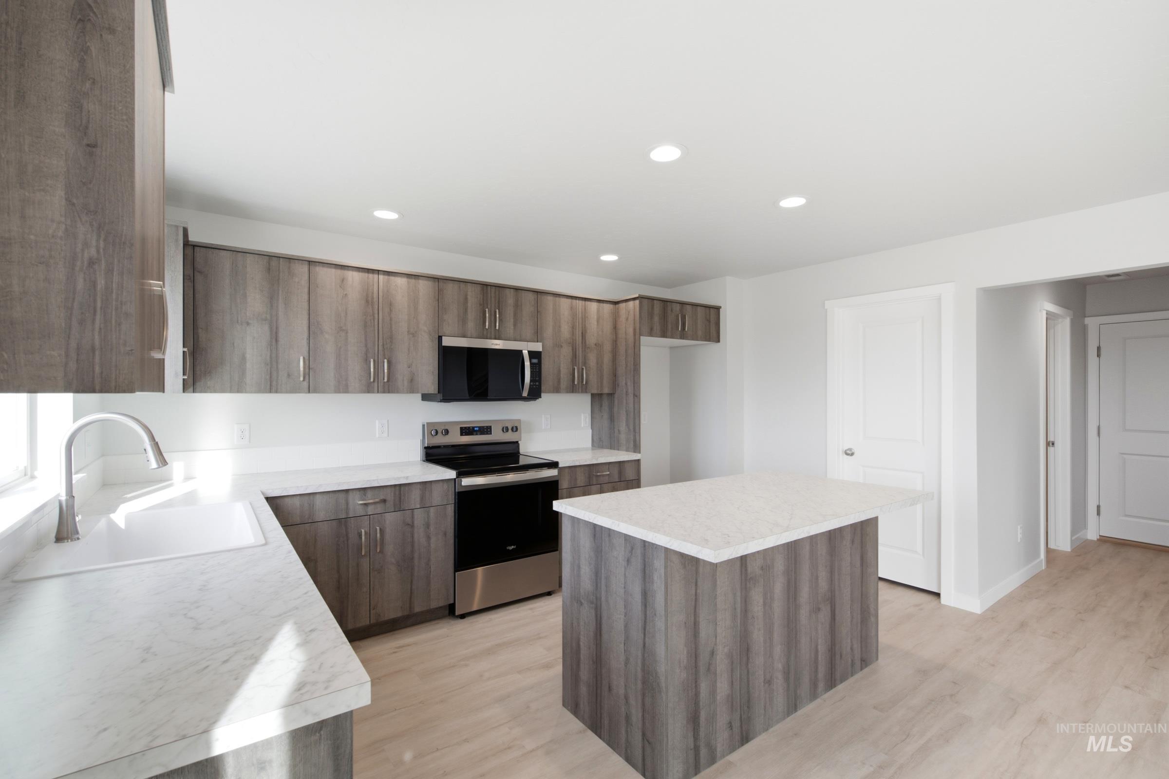 1797 Gyrfalcon St Property Photo 4