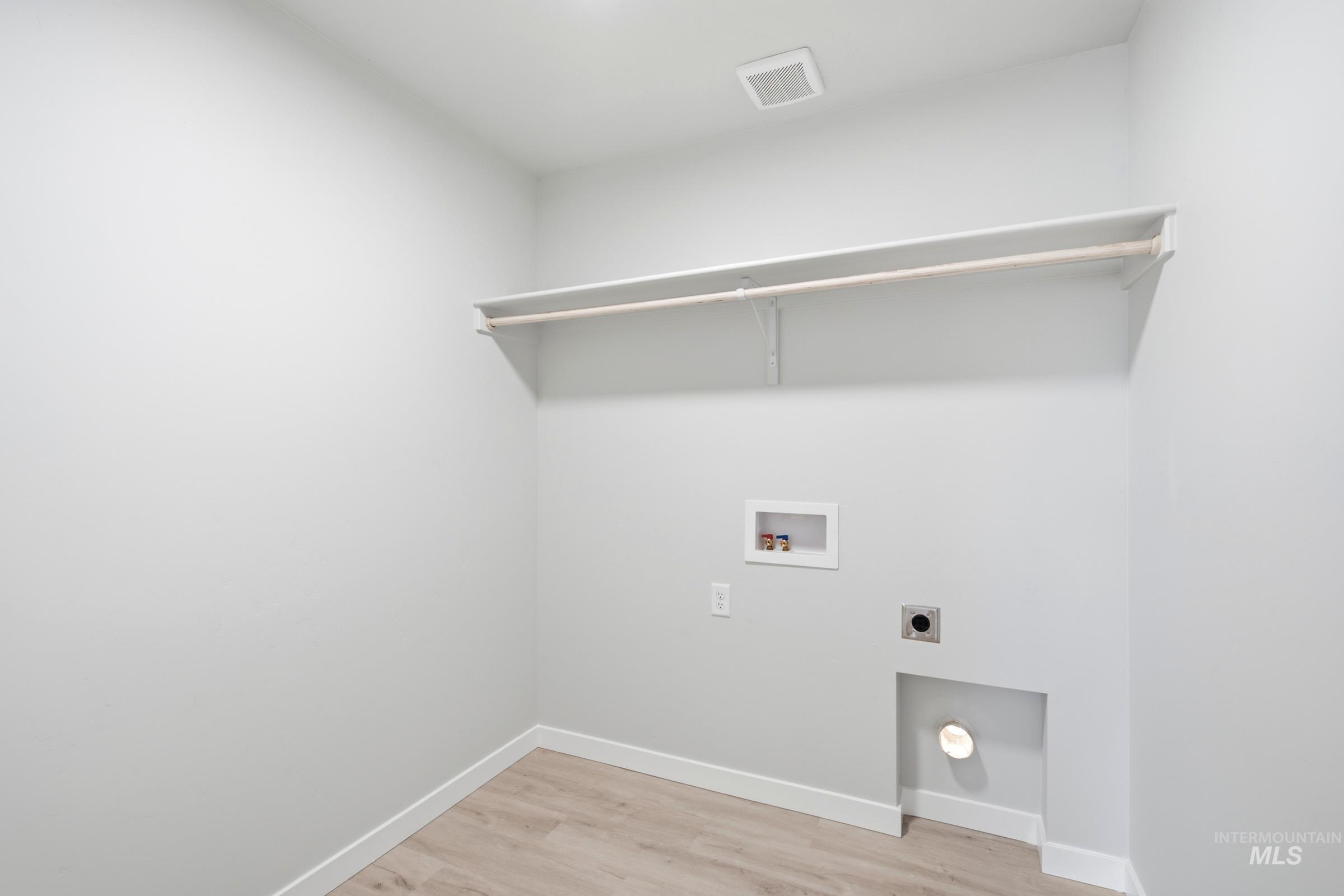 1797 Gyrfalcon St Property Photo 24