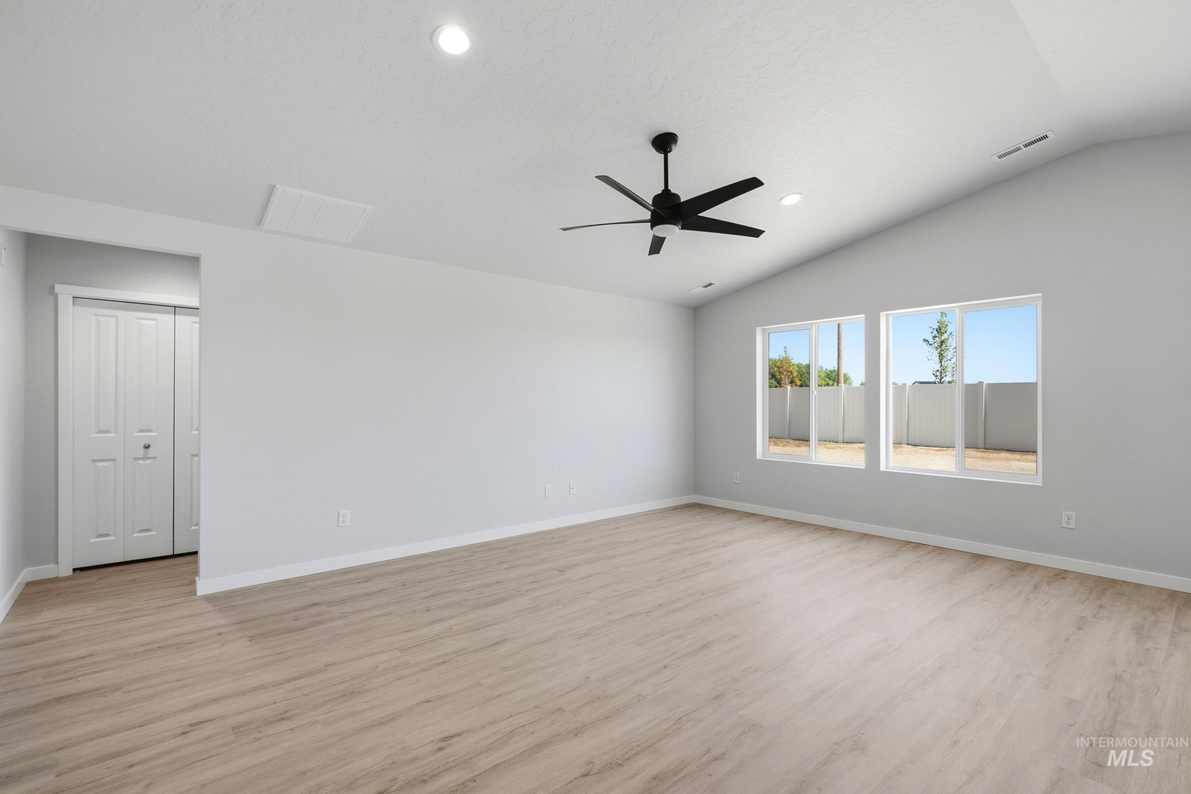 208 Benbrook Ave Property Photo 7