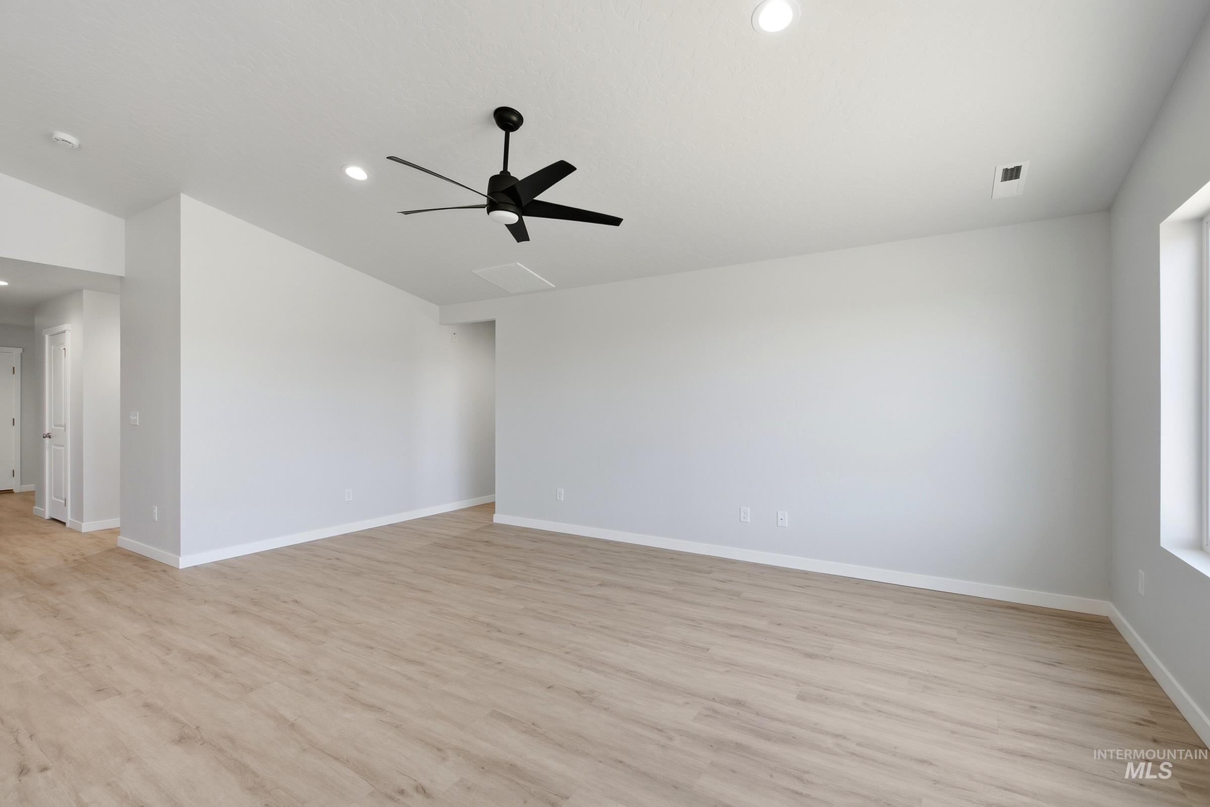 208 Benbrook Ave Property Photo 8