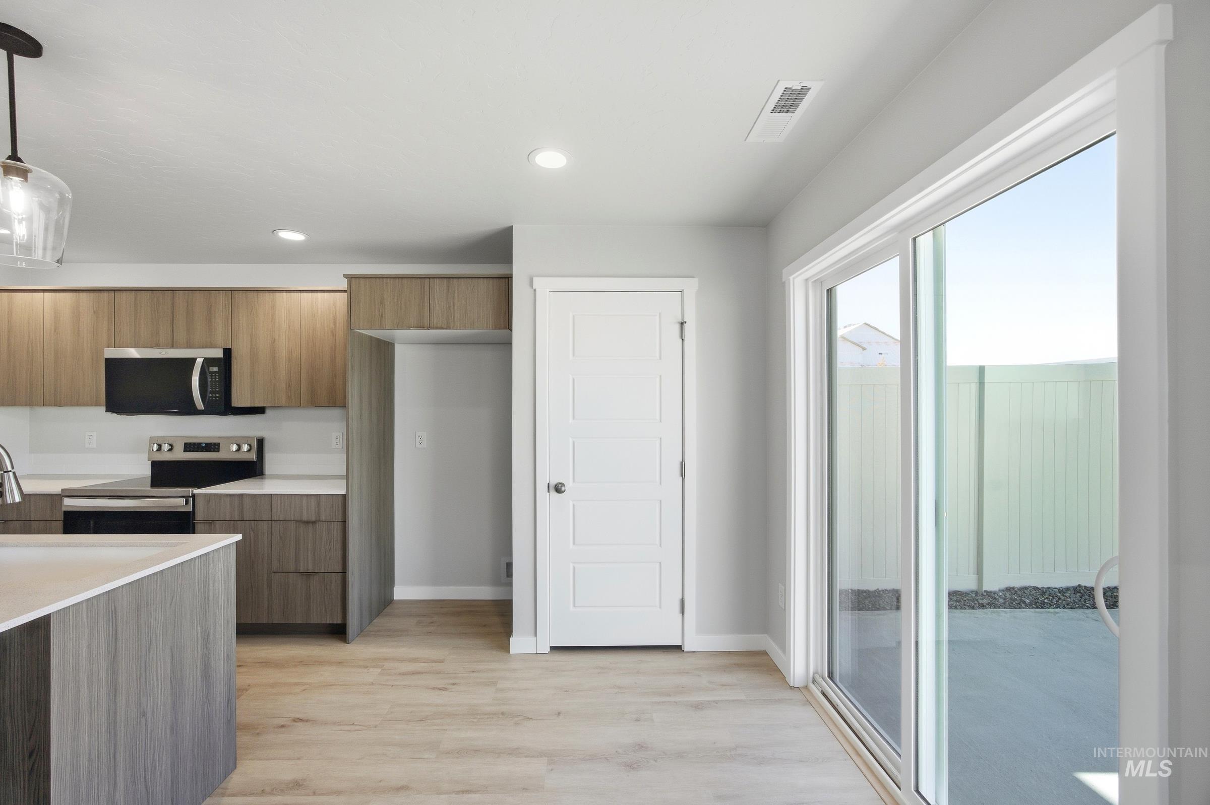 16211 Andes Ave Property Photo 6