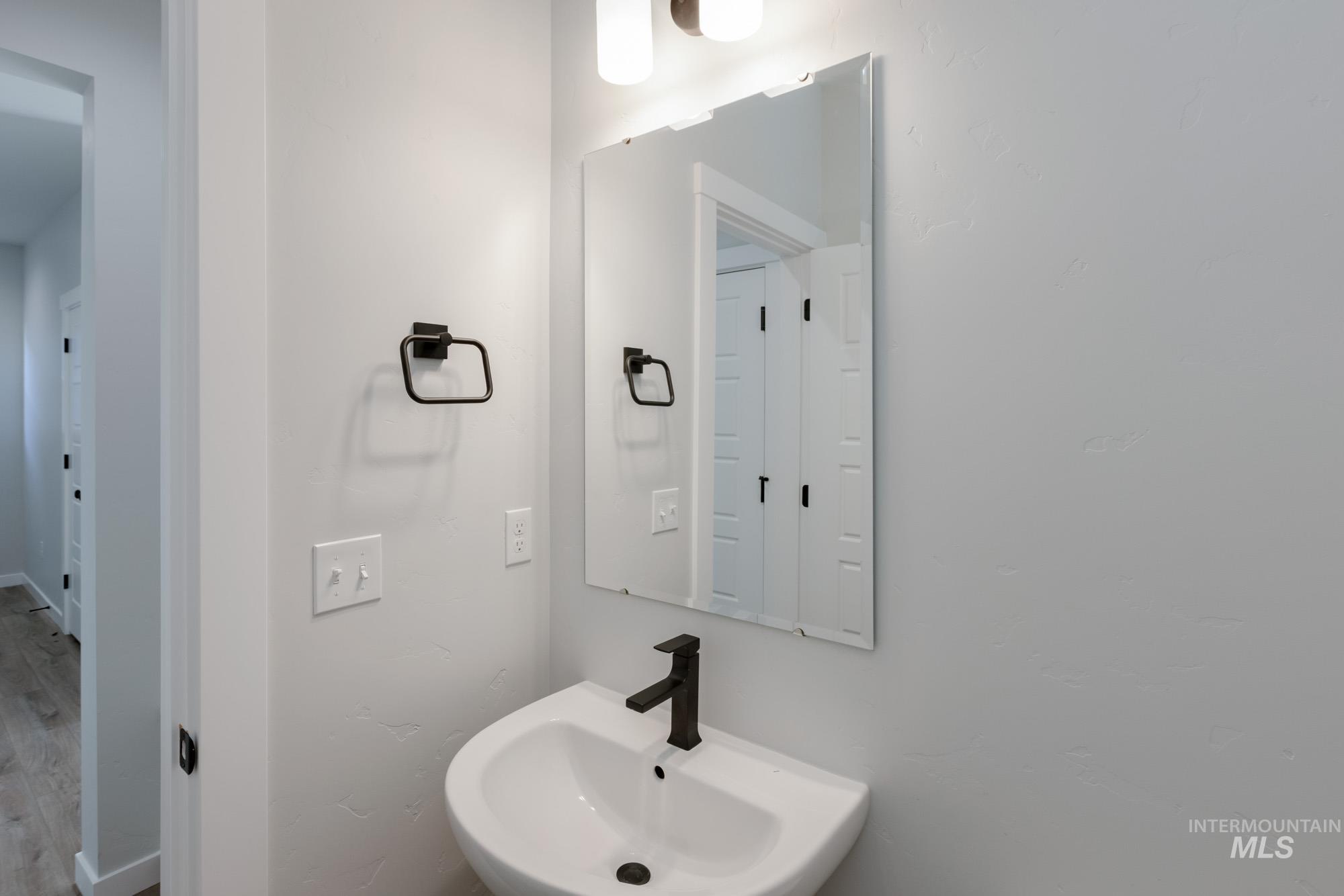 2058 S Summerson Way Property Photo 9
