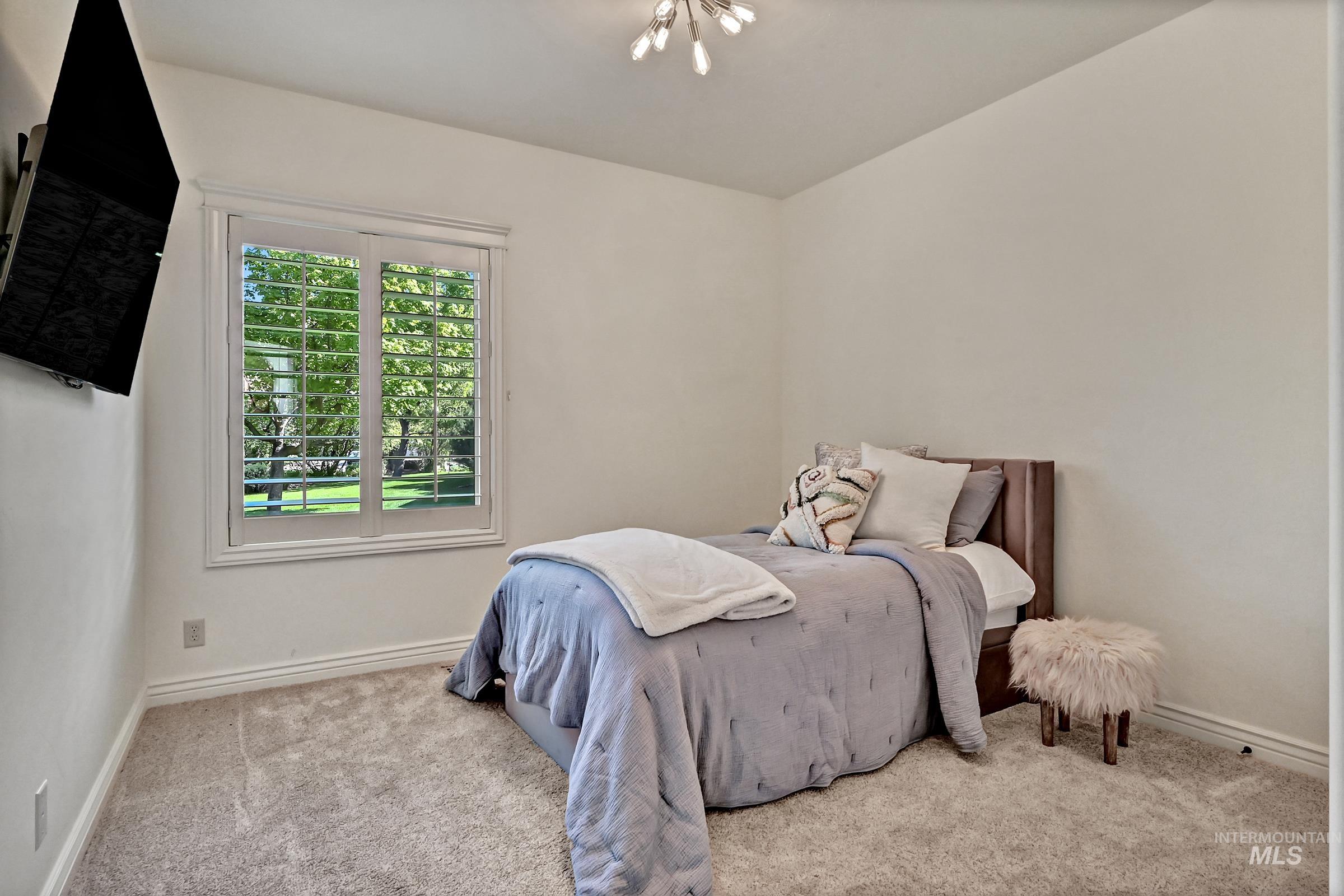 1354 W Overlake Ct Property Photo 30