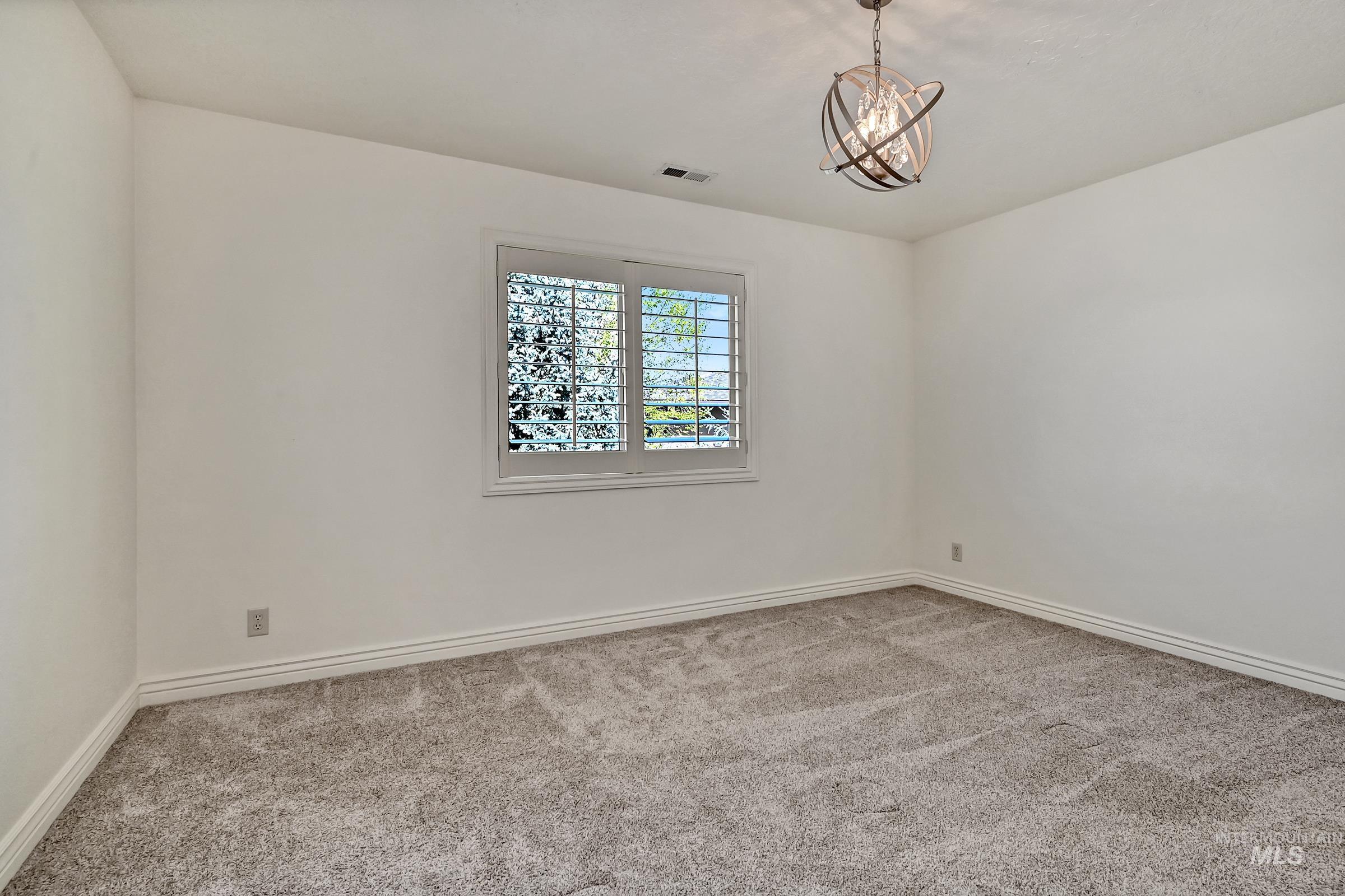 1354 W Overlake Ct Property Photo 34