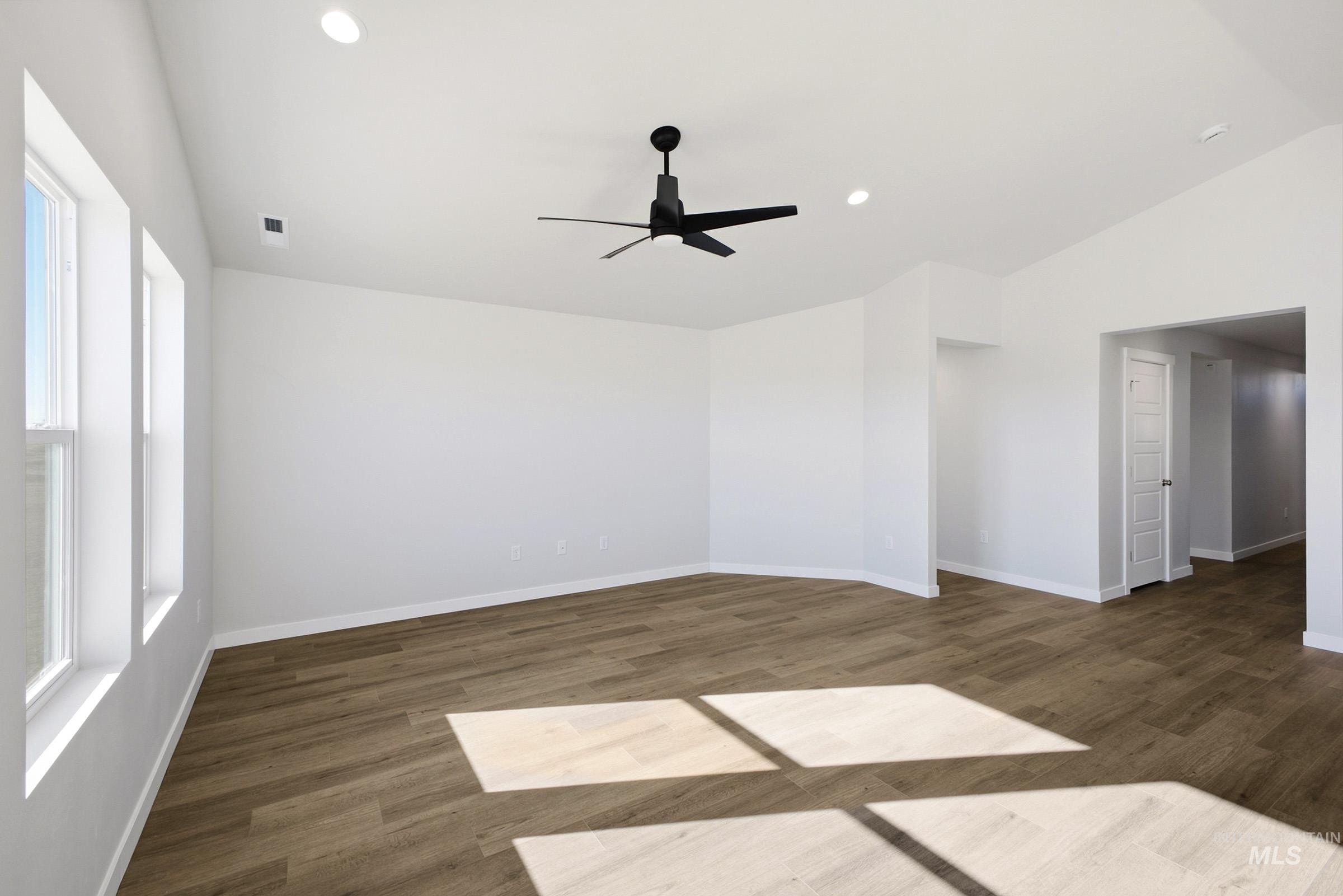1342 N Coltsfoot Ave Property Photo 8