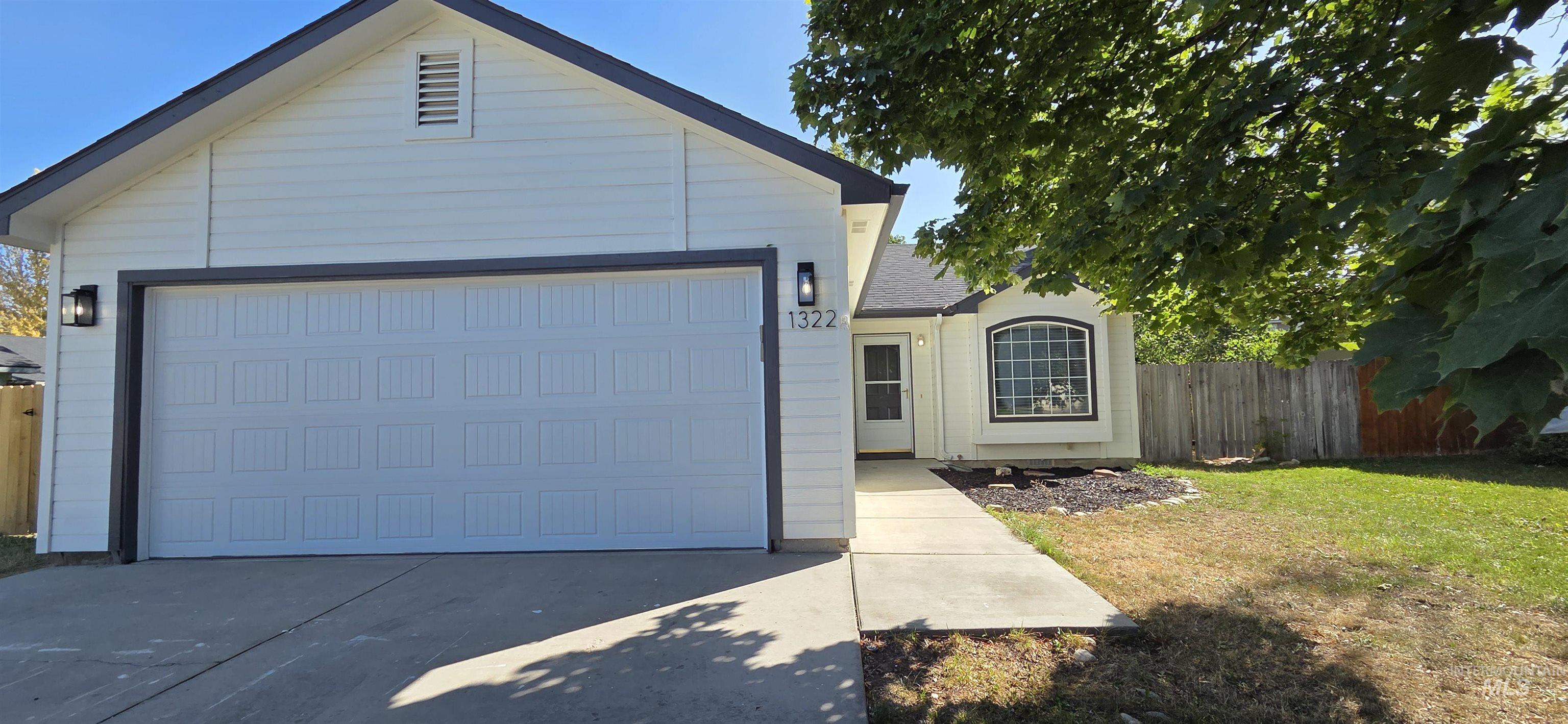 1322 N El Camino Ave Property Photo 2