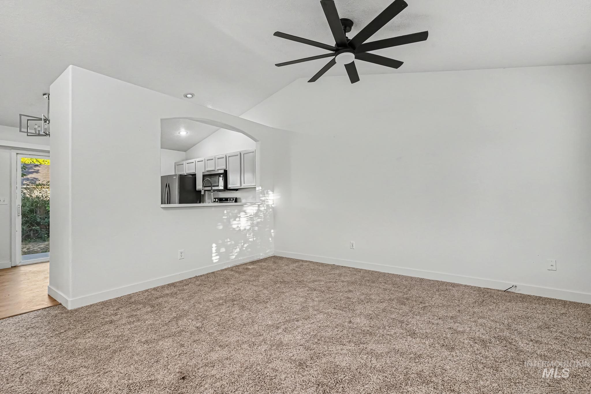1322 N El Camino Ave Property Photo 8