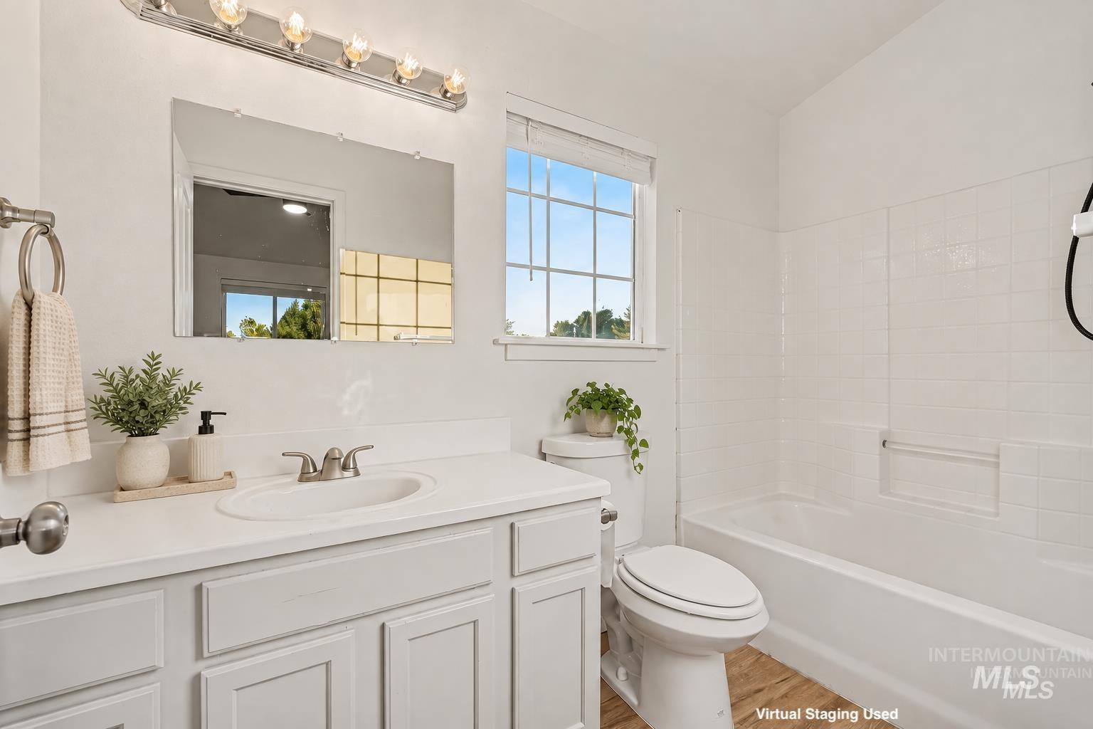 1322 N El Camino Ave Property Photo 13