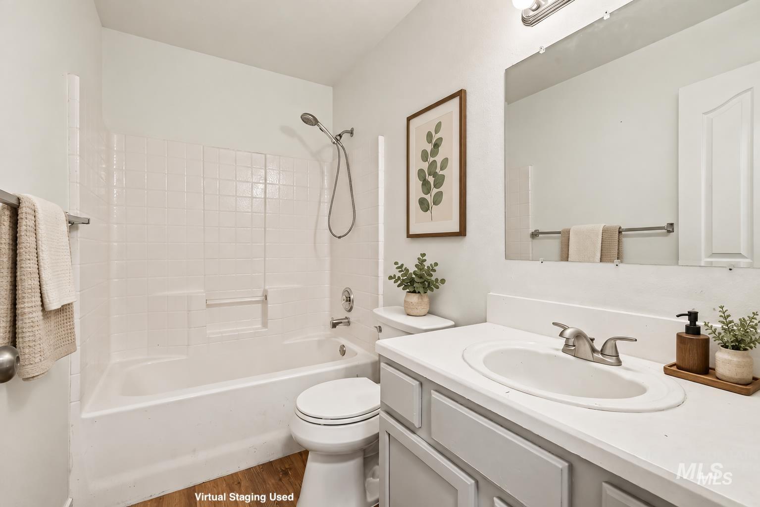 1322 N El Camino Ave Property Photo 17
