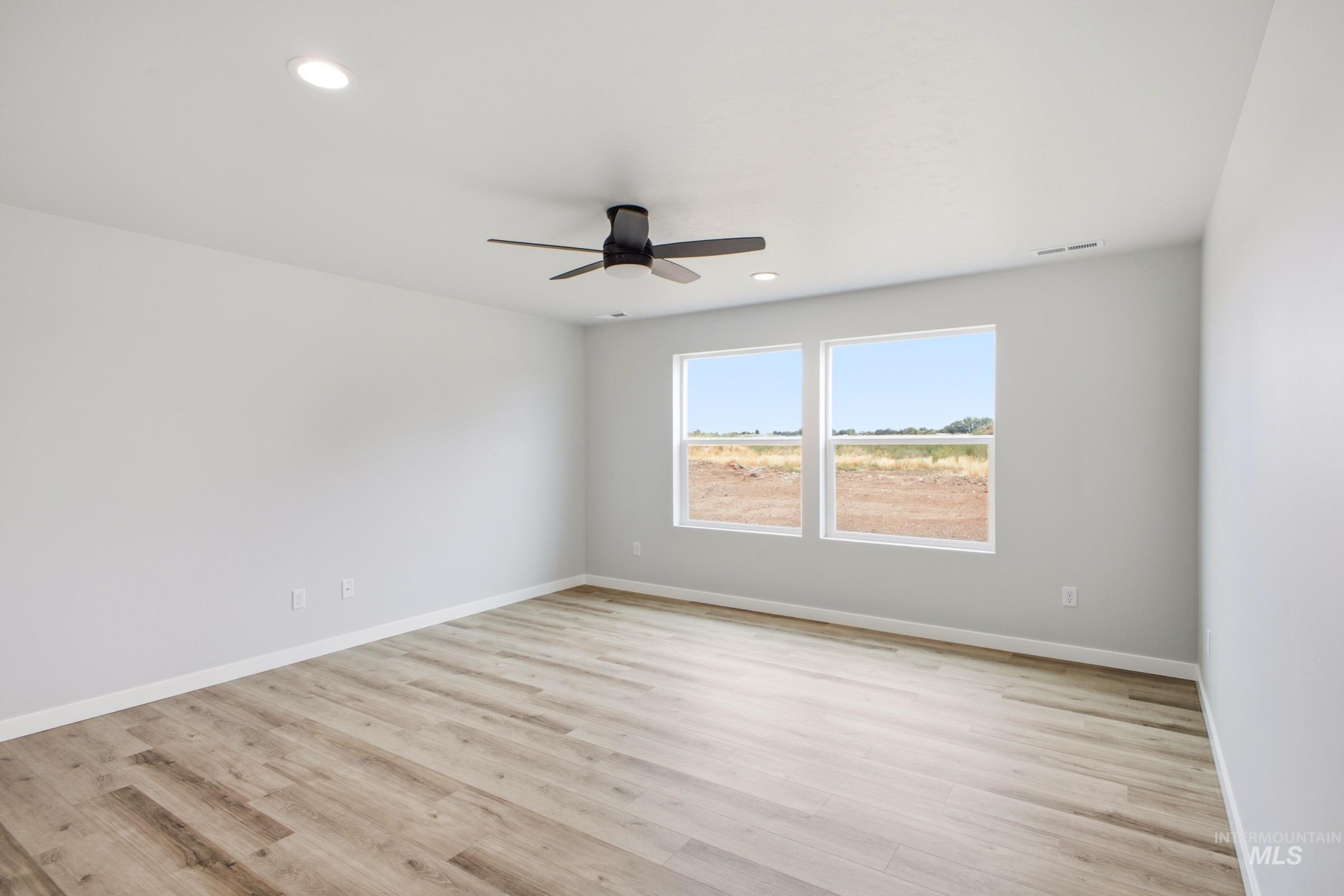 1268 N Coltsfoot Ave Property Photo 8