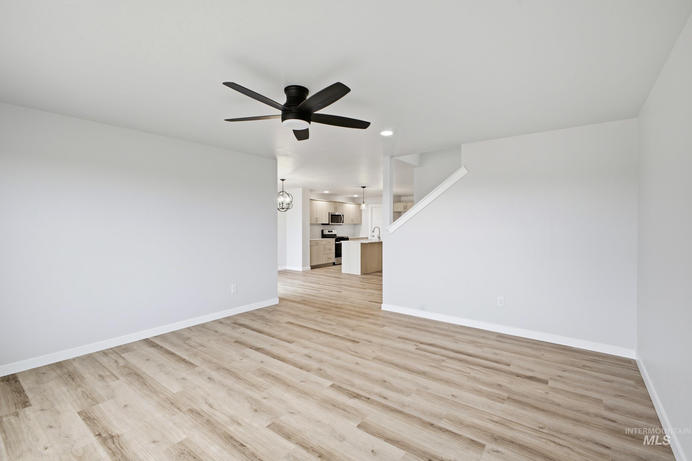 1268 N Coltsfoot Ave Property Photo 9