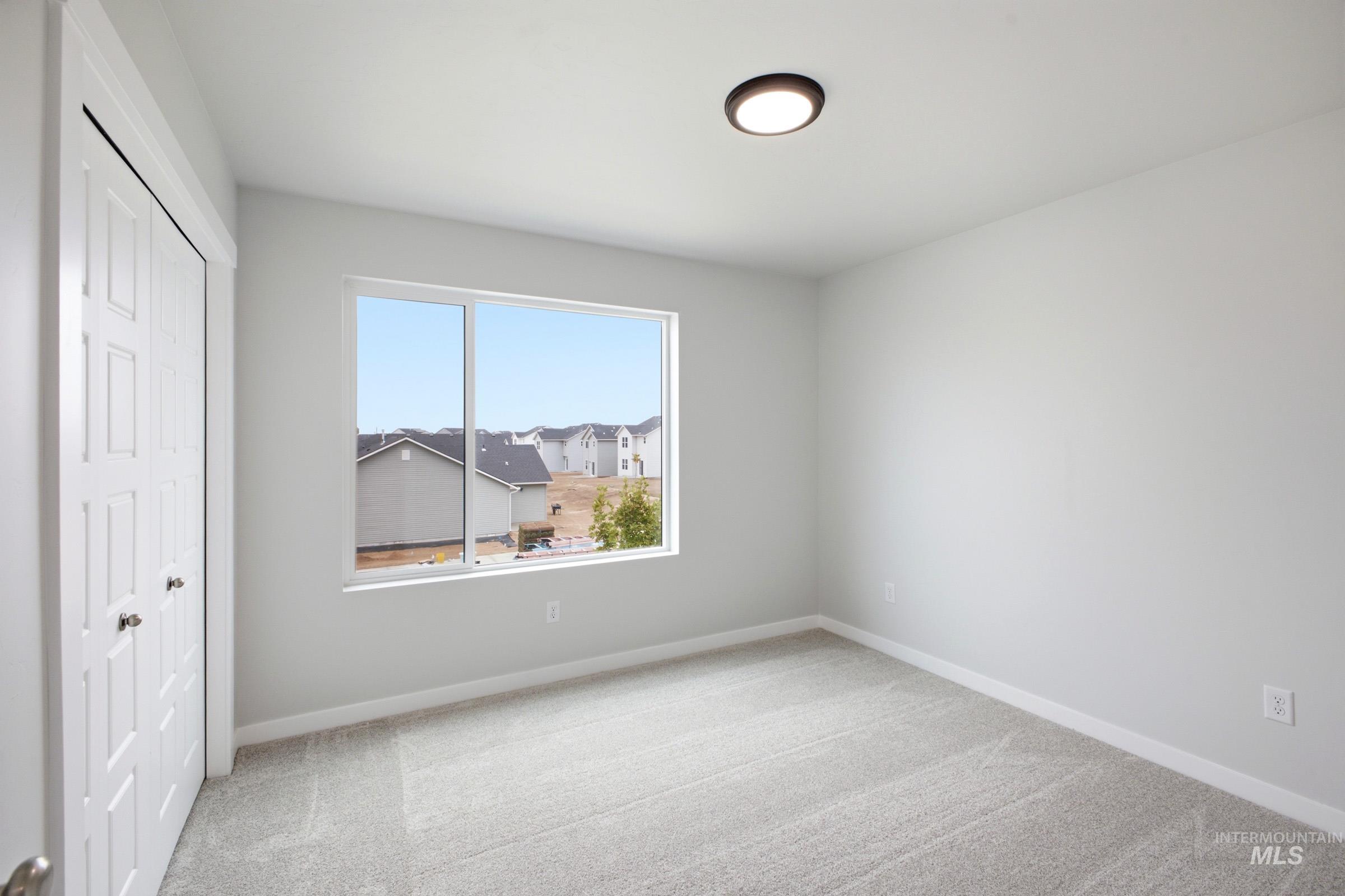 1268 N Coltsfoot Ave Property Photo 18