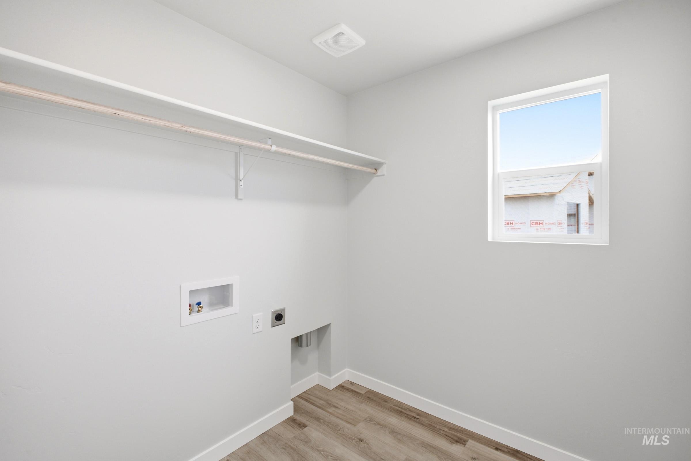 1268 N Coltsfoot Ave Property Photo 28