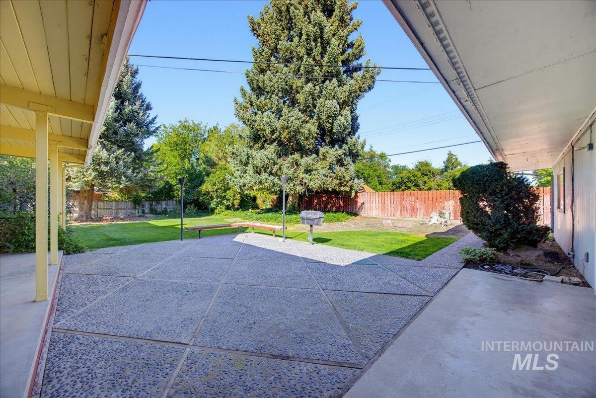 1803 S 10th Ave Property Photo 7